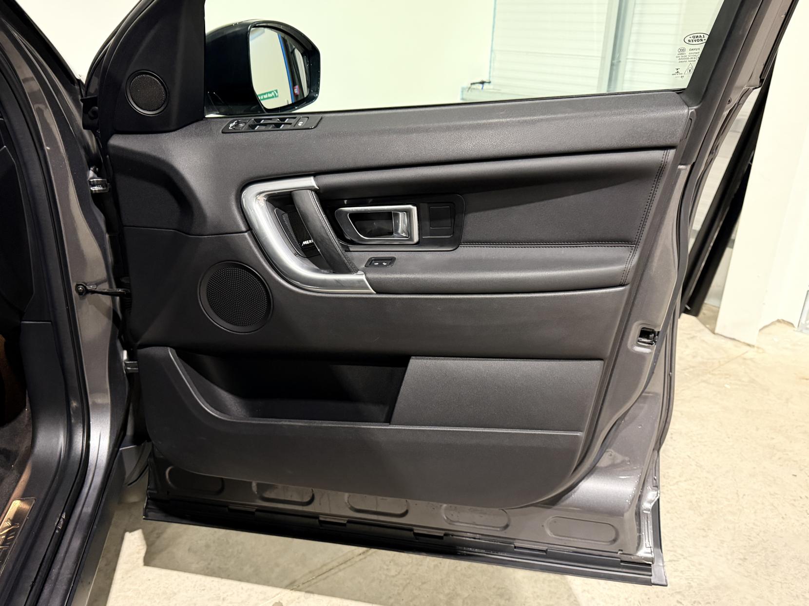 Land Rover Discovery Sport 2.0 TD4 HSE Black SUV 5dr Diesel Auto 4WD Euro 6 (s/s) (180 ps)