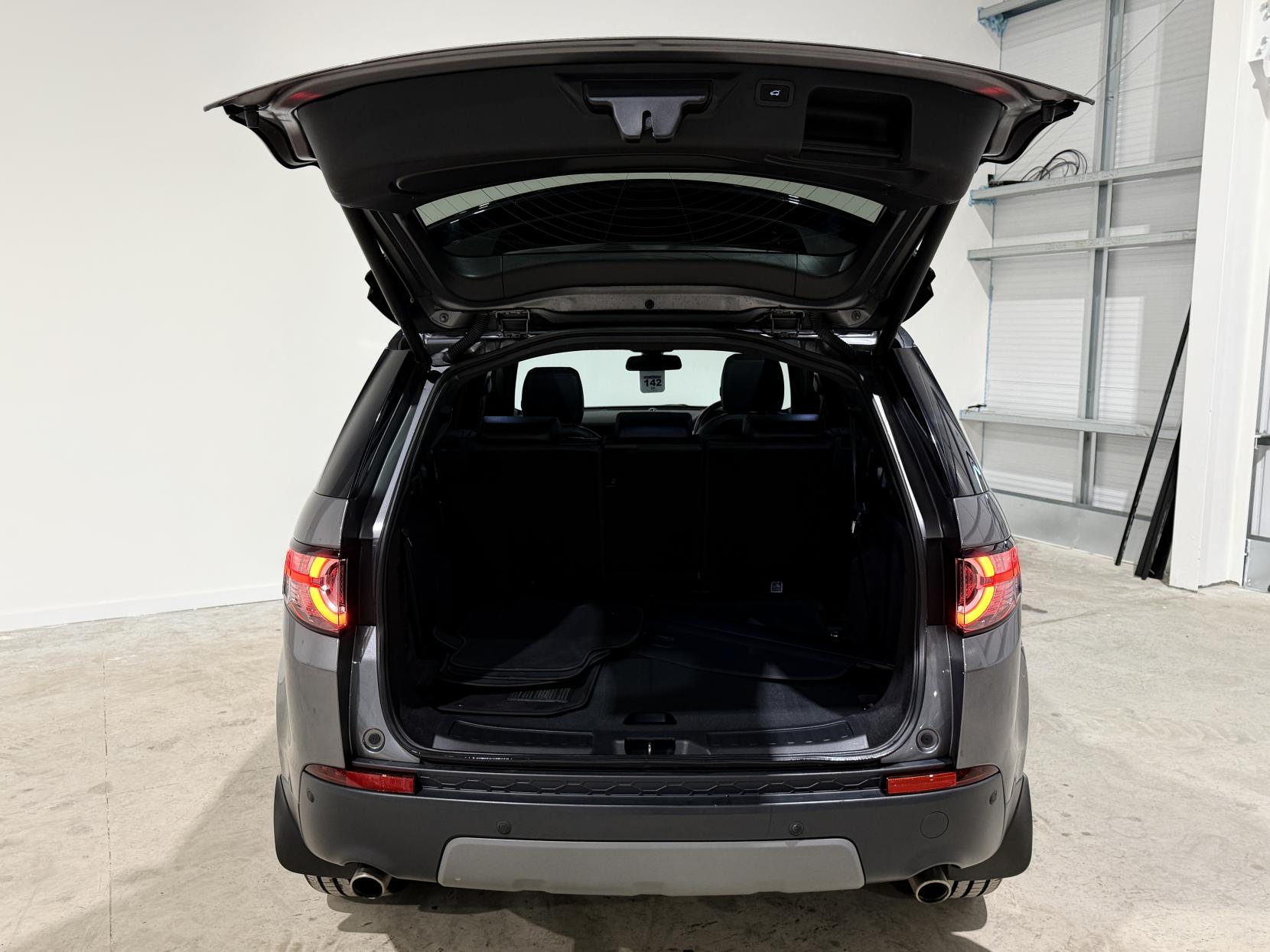 Land Rover Discovery Sport 2.0 TD4 HSE Black SUV 5dr Diesel Auto 4WD Euro 6 (s/s) (180 ps)