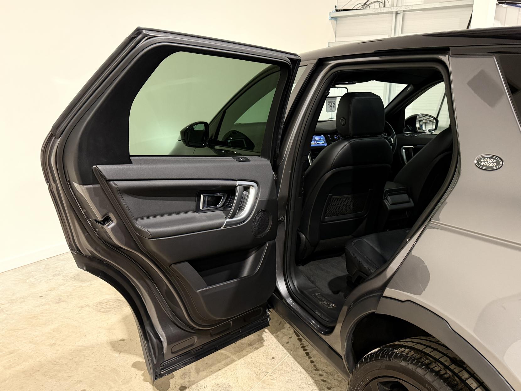 Land Rover Discovery Sport 2.0 TD4 HSE Black SUV 5dr Diesel Auto 4WD Euro 6 (s/s) (180 ps)