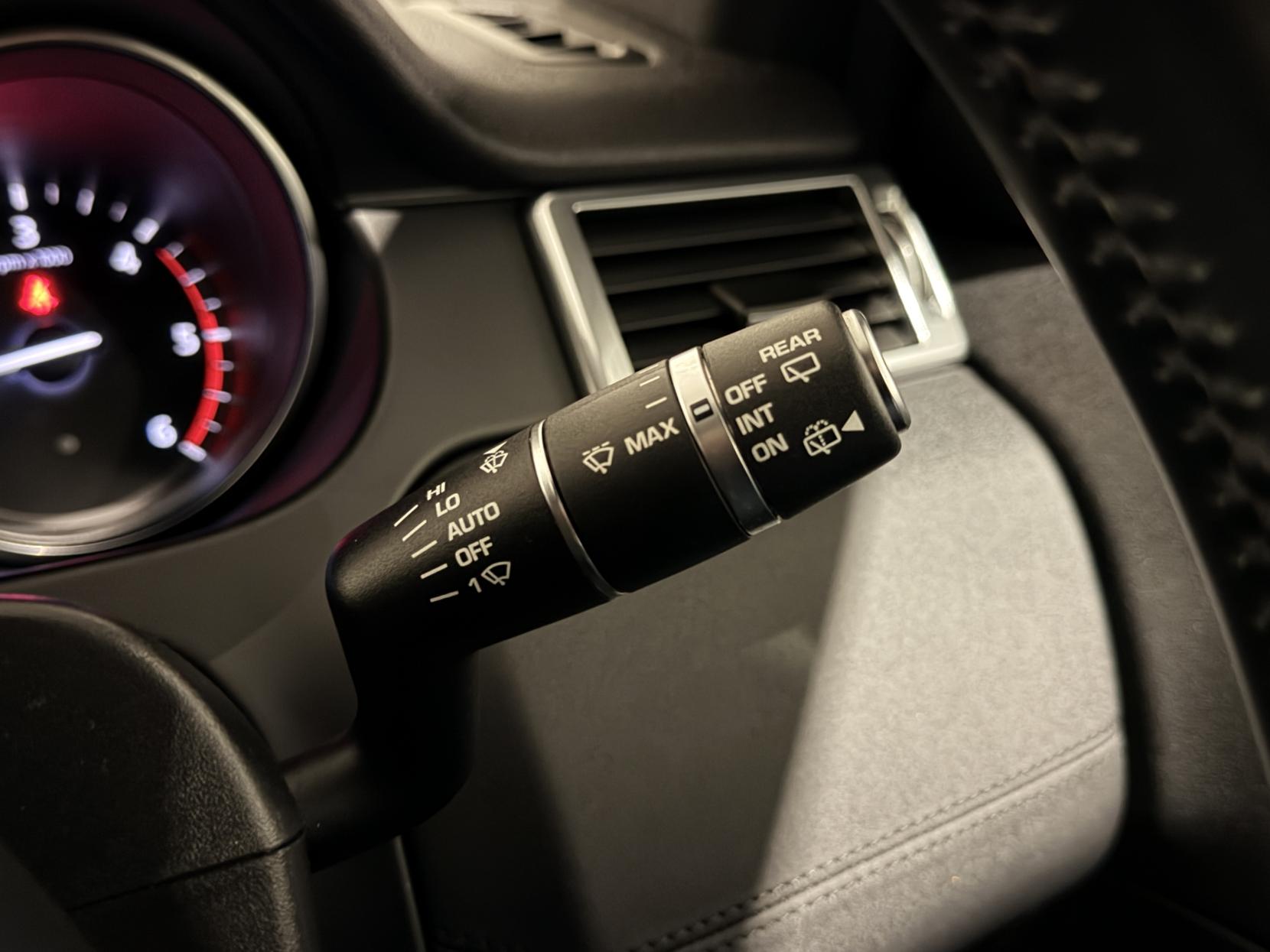 Land Rover Discovery Sport 2.0 TD4 HSE Black SUV 5dr Diesel Auto 4WD Euro 6 (s/s) (180 ps)