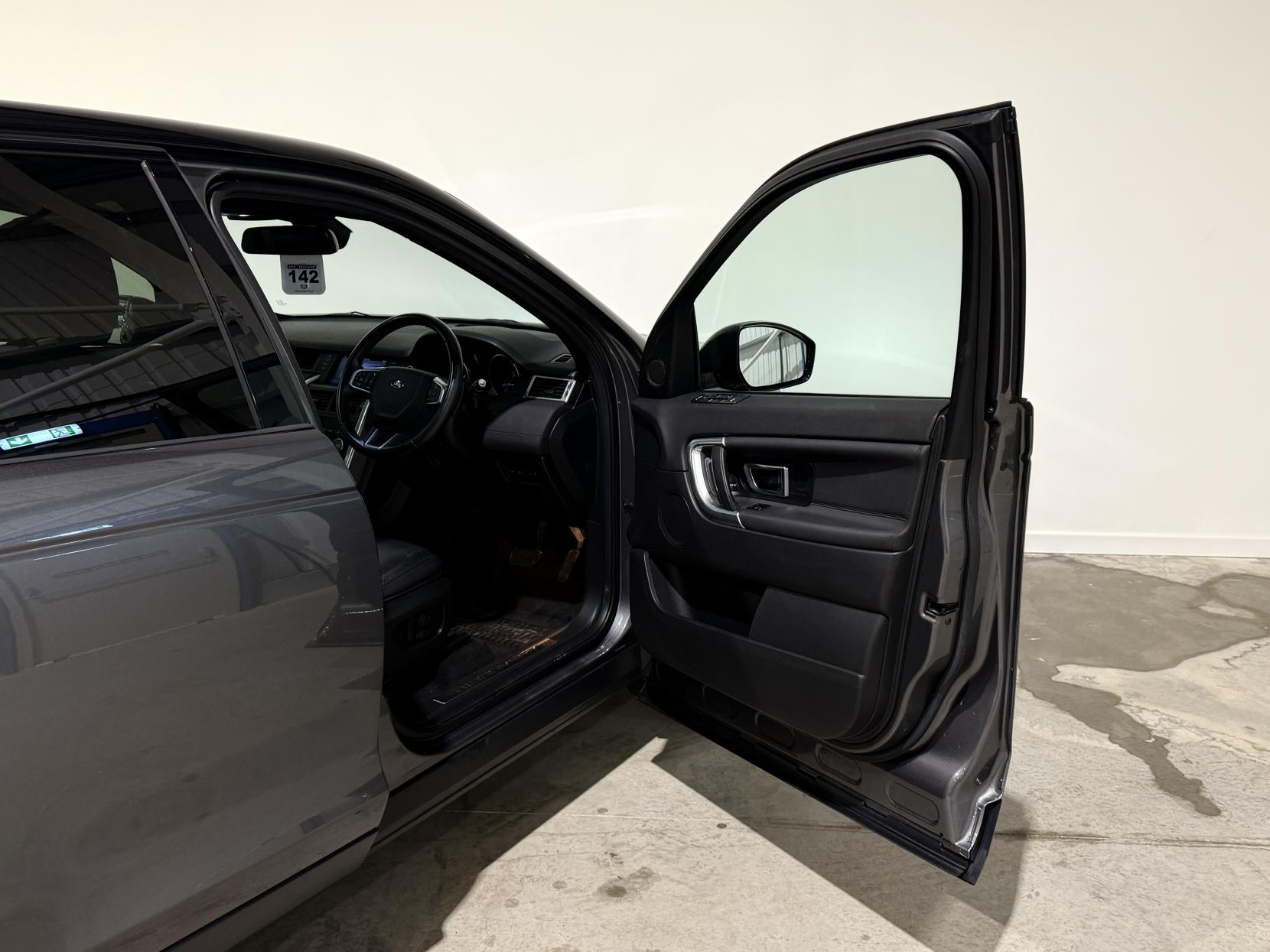 Land Rover Discovery Sport 2.0 TD4 HSE Black SUV 5dr Diesel Auto 4WD Euro 6 (s/s) (180 ps)