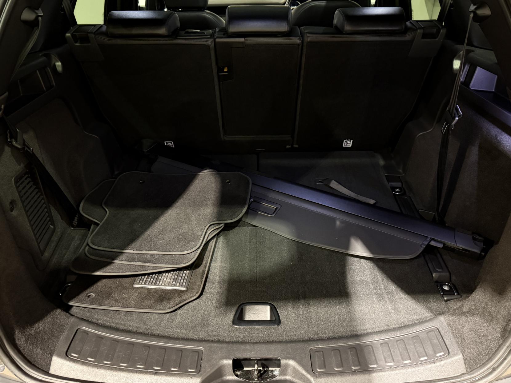 Land Rover Discovery Sport 2.0 TD4 HSE Black SUV 5dr Diesel Auto 4WD Euro 6 (s/s) (180 ps)