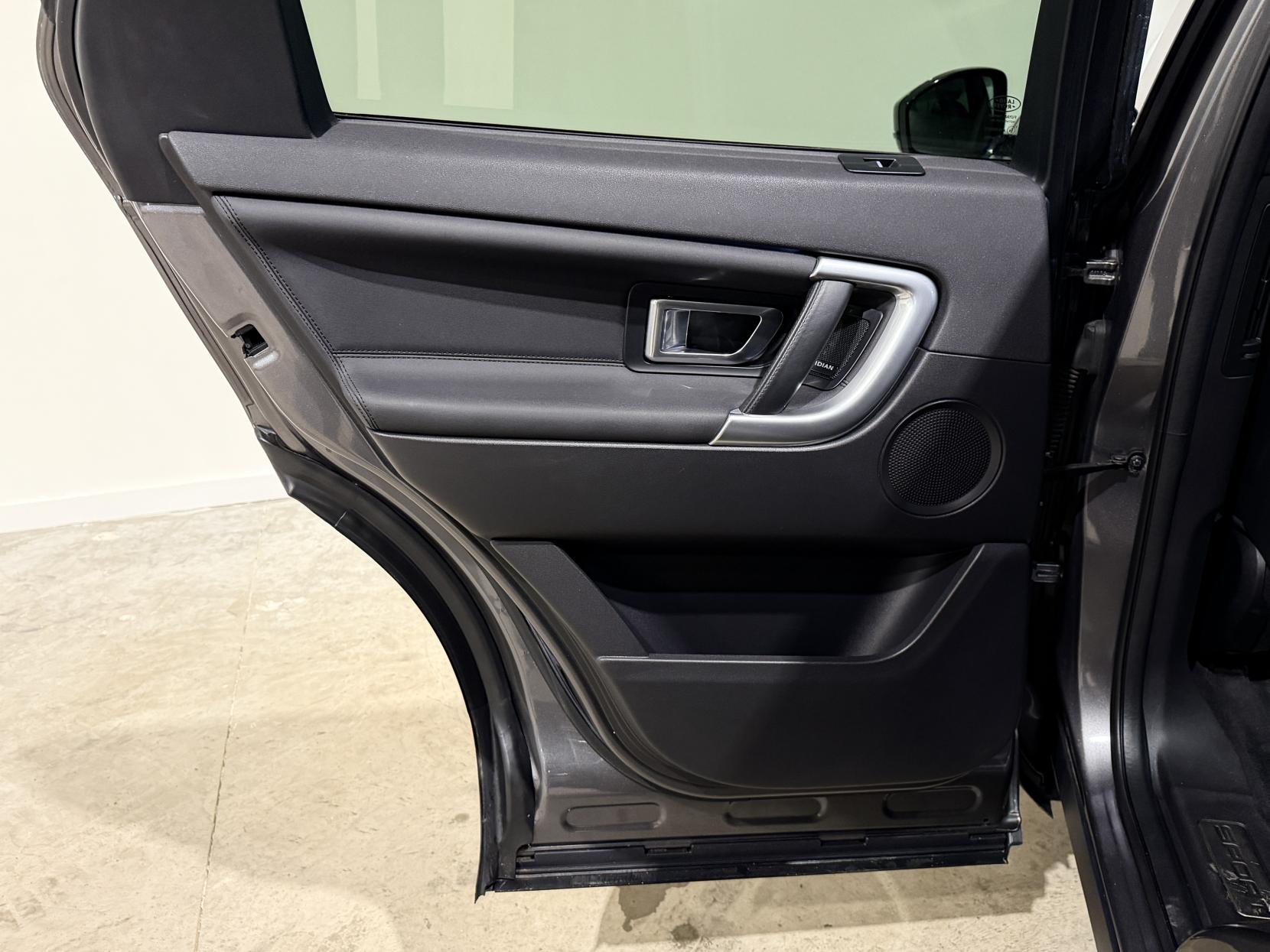 Land Rover Discovery Sport 2.0 TD4 HSE Black SUV 5dr Diesel Auto 4WD Euro 6 (s/s) (180 ps)