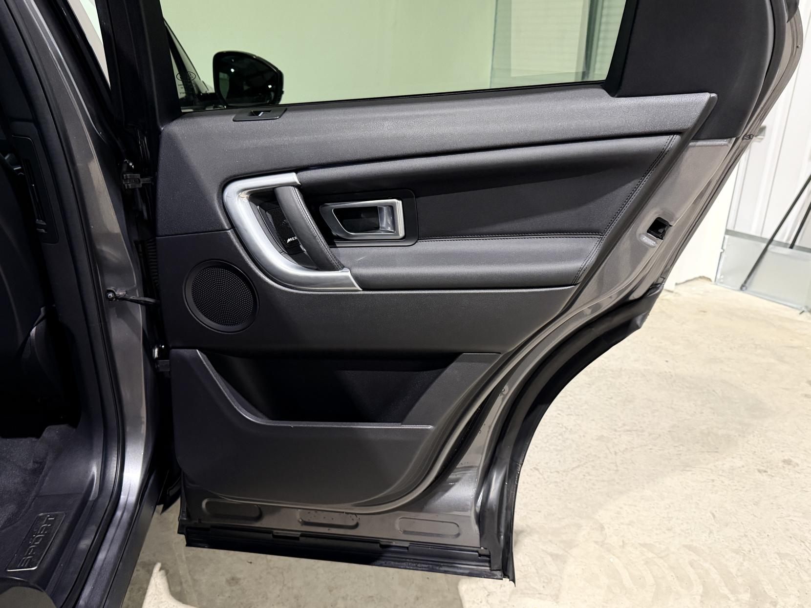 Land Rover Discovery Sport 2.0 TD4 HSE Black SUV 5dr Diesel Auto 4WD Euro 6 (s/s) (180 ps)