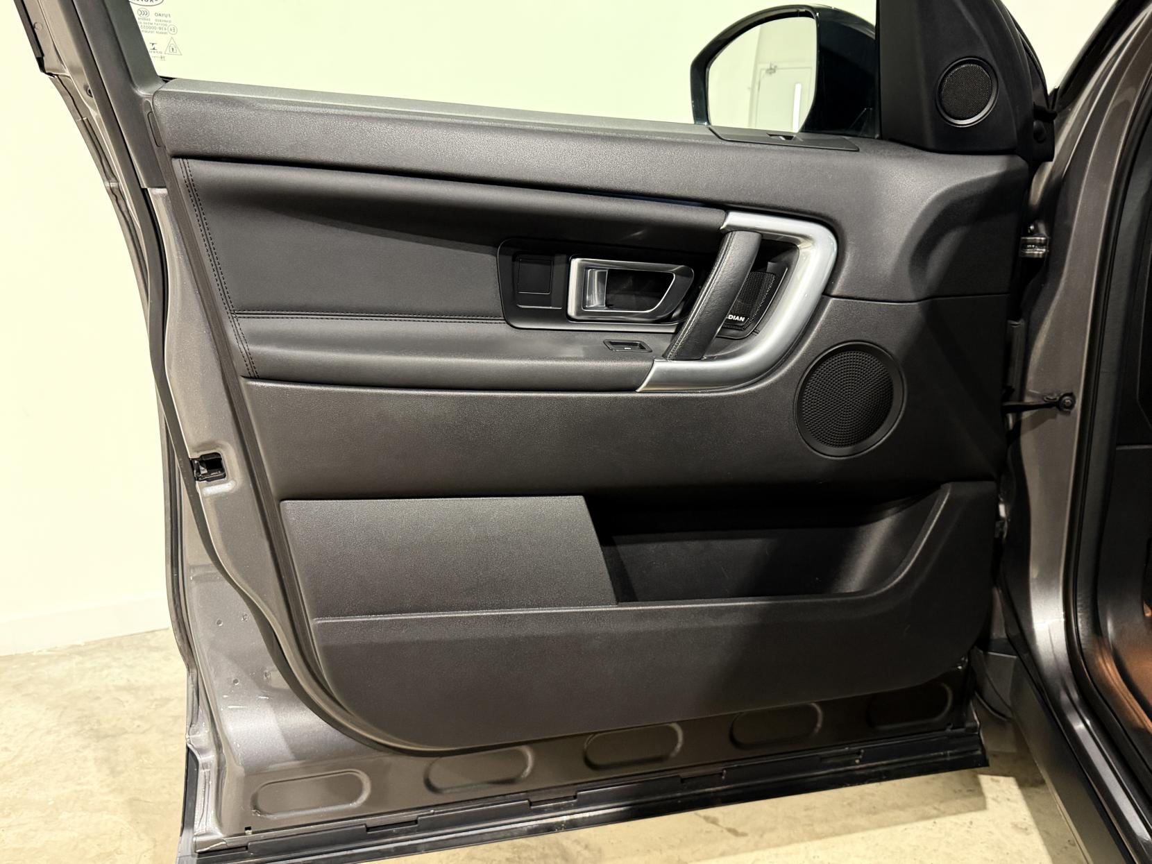 Land Rover Discovery Sport 2.0 TD4 HSE Black SUV 5dr Diesel Auto 4WD Euro 6 (s/s) (180 ps)