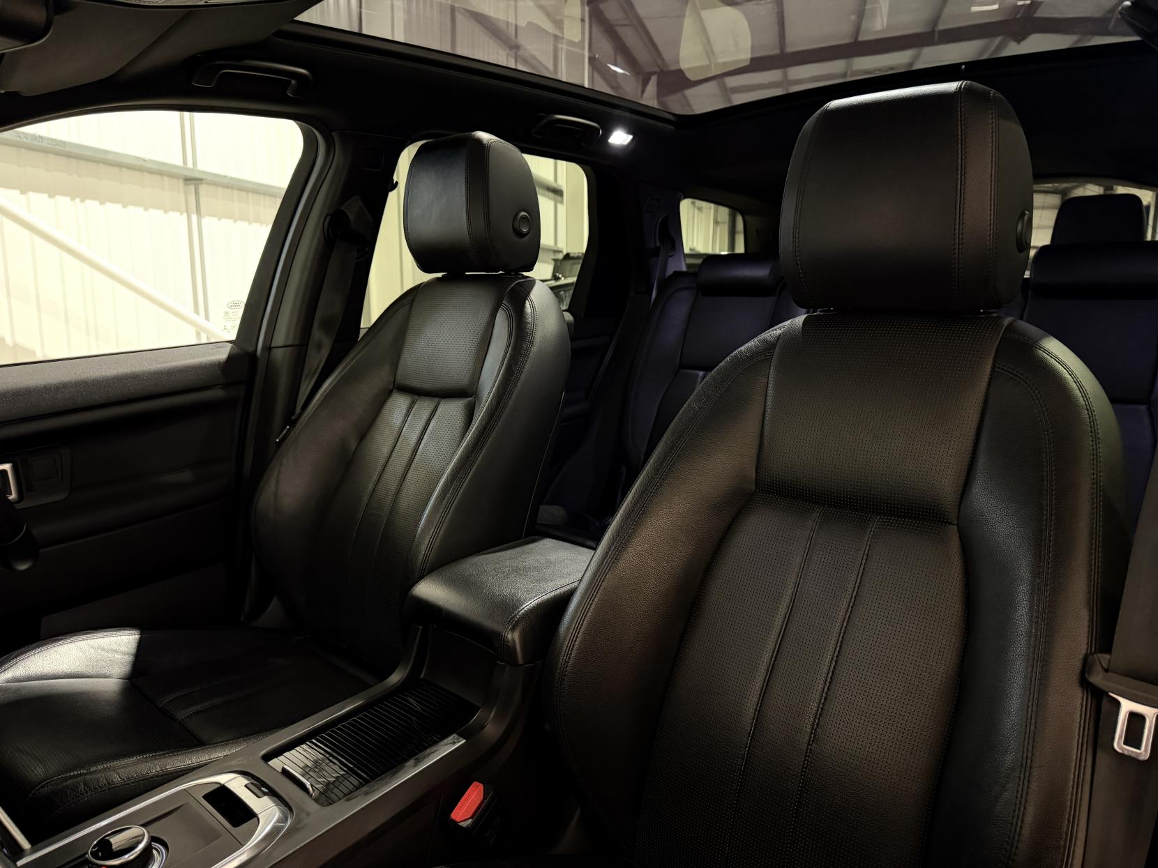 Land Rover Discovery Sport 2.0 TD4 HSE Black SUV 5dr Diesel Auto 4WD Euro 6 (s/s) (180 ps)