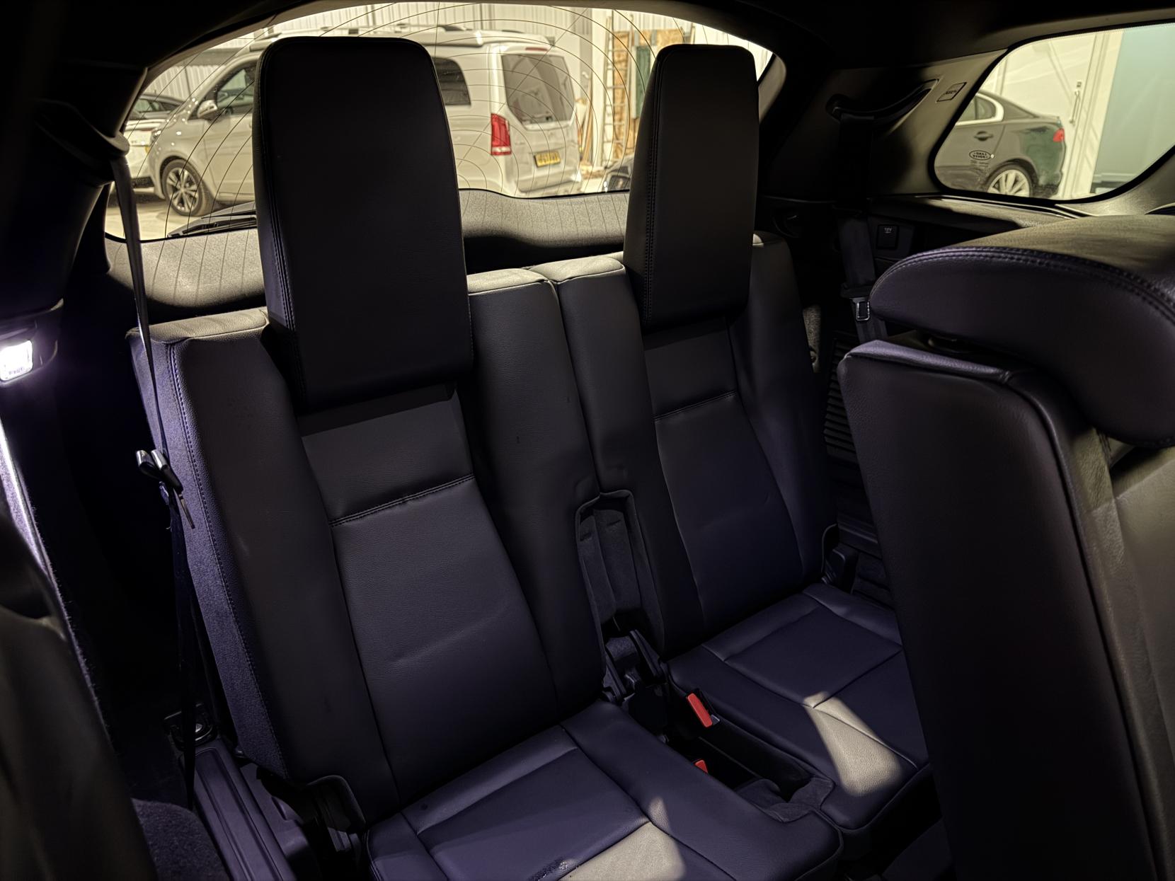 Land Rover Discovery Sport 2.0 TD4 HSE Black SUV 5dr Diesel Auto 4WD Euro 6 (s/s) (180 ps)