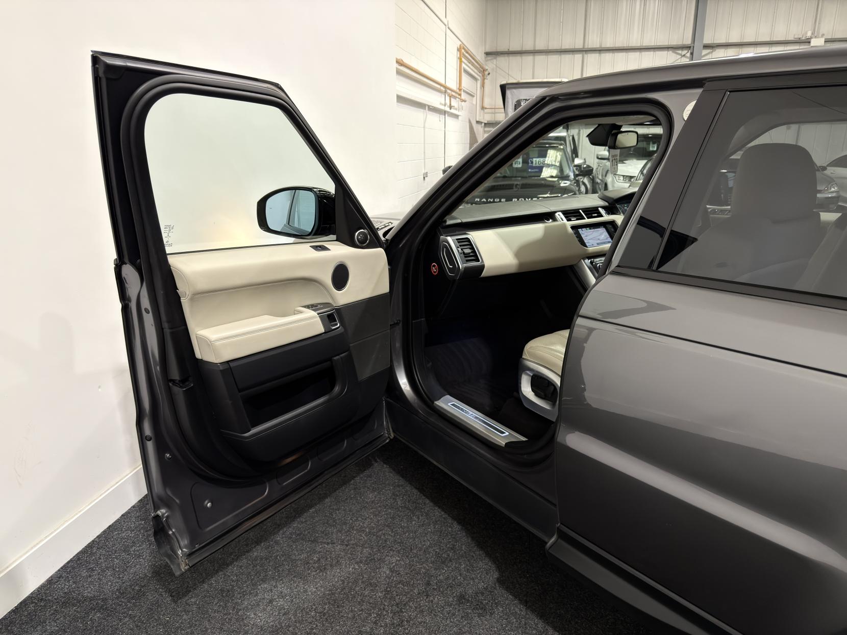 Land Rover Range Rover Sport 3.0 SD V6 HSE Dynamic SUV 5dr Diesel Auto 4WD Euro 5 (s/s) (306 ps)