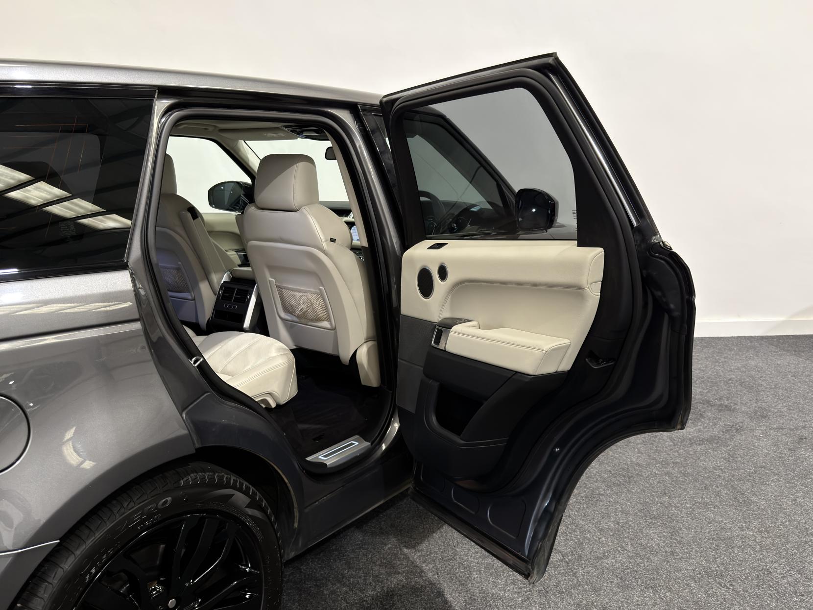 Land Rover Range Rover Sport 3.0 SD V6 HSE Dynamic SUV 5dr Diesel Auto 4WD Euro 5 (s/s) (306 ps)
