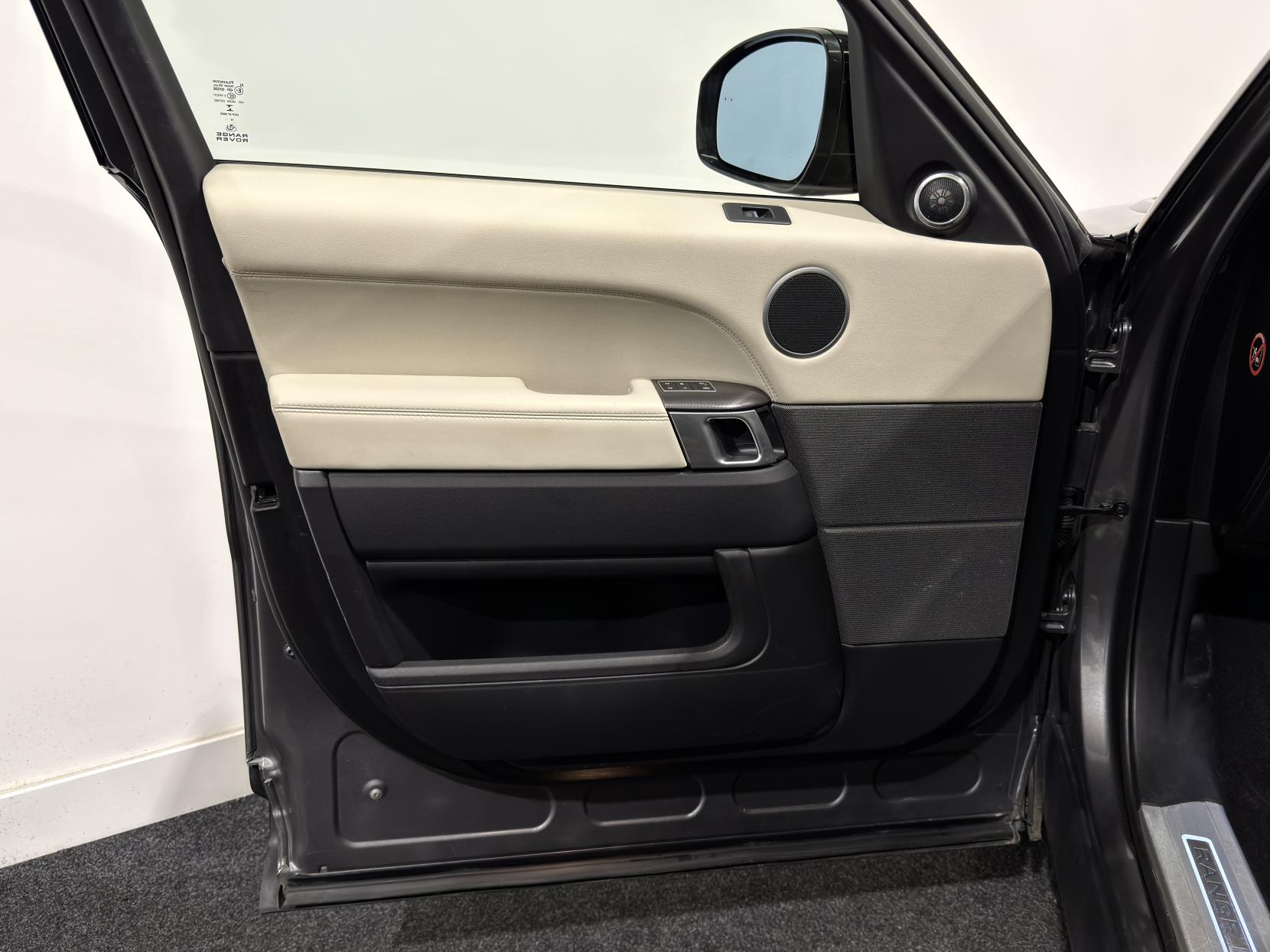 Land Rover Range Rover Sport 3.0 SD V6 HSE Dynamic SUV 5dr Diesel Auto 4WD Euro 5 (s/s) (306 ps)