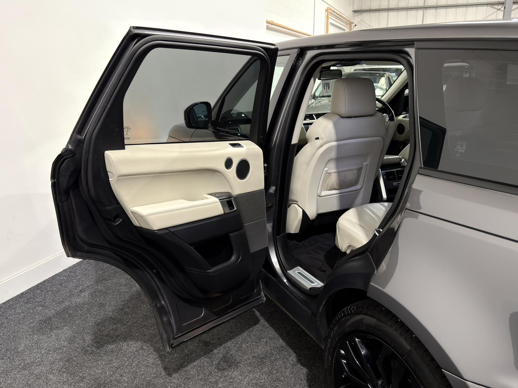 Land Rover Range Rover Sport 3.0 SD V6 HSE Dynamic SUV 5dr Diesel Auto 4WD Euro 5 (s/s) (306 ps)