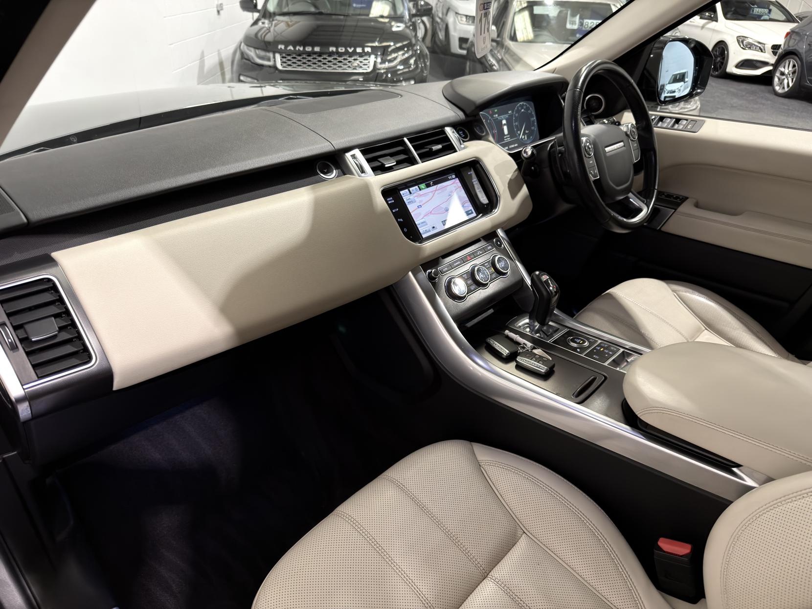 Land Rover Range Rover Sport 3.0 SD V6 HSE Dynamic SUV 5dr Diesel Auto 4WD Euro 5 (s/s) (306 ps)