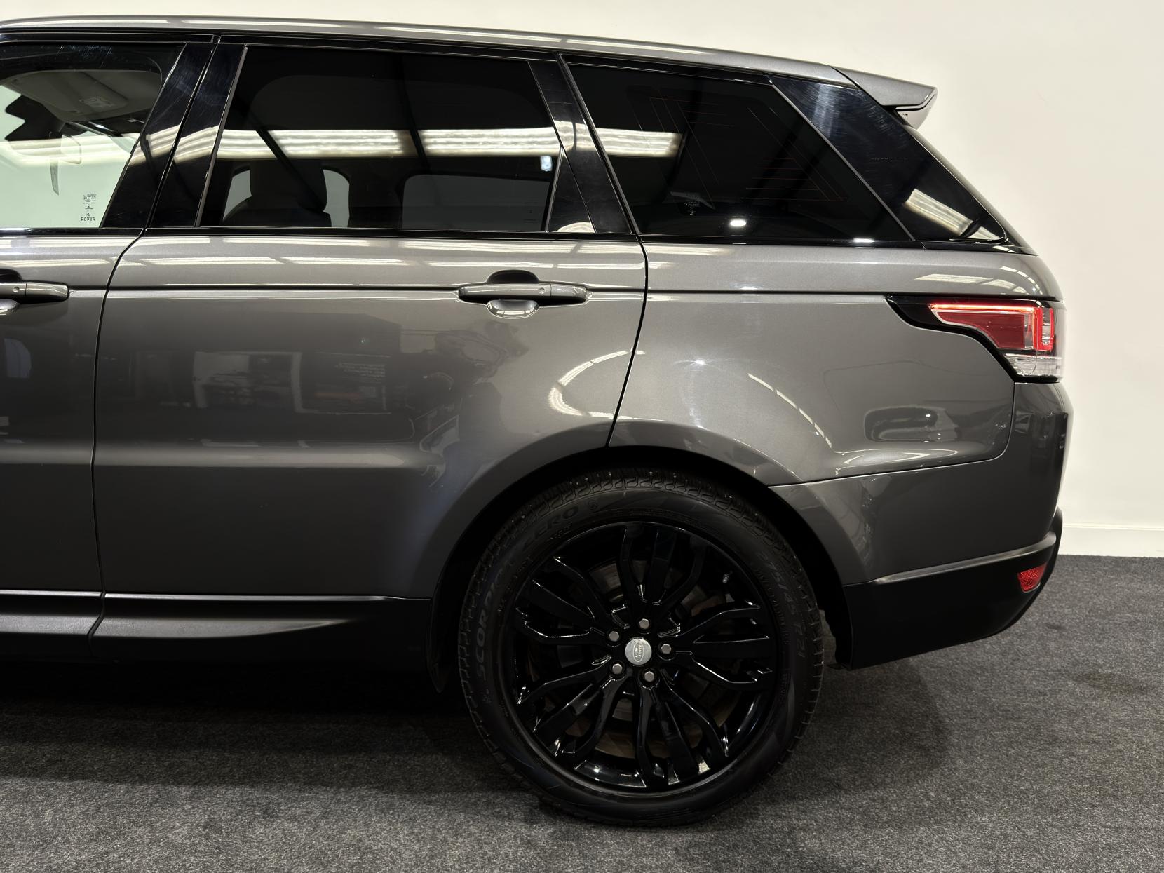 Land Rover Range Rover Sport 3.0 SD V6 HSE Dynamic SUV 5dr Diesel Auto 4WD Euro 5 (s/s) (306 ps)