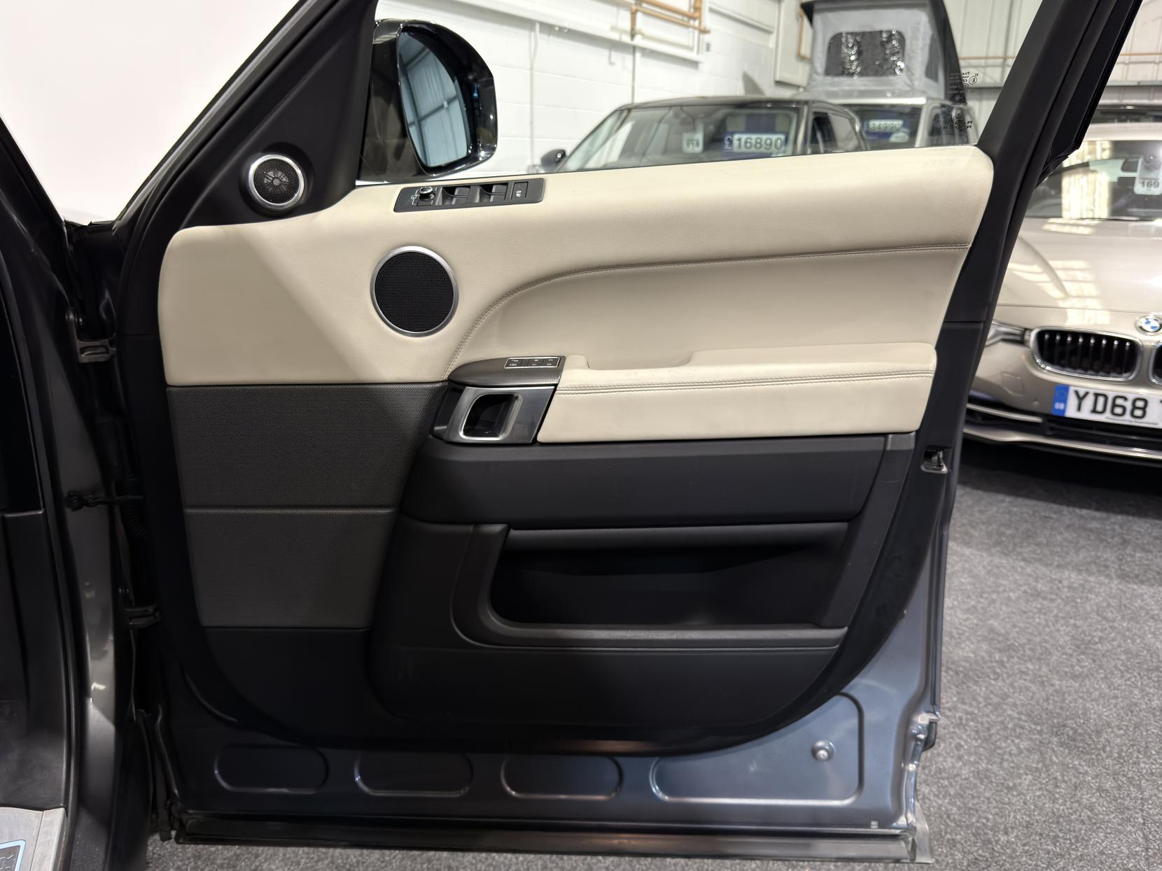 Land Rover Range Rover Sport 3.0 SD V6 HSE Dynamic SUV 5dr Diesel Auto 4WD Euro 5 (s/s) (306 ps)