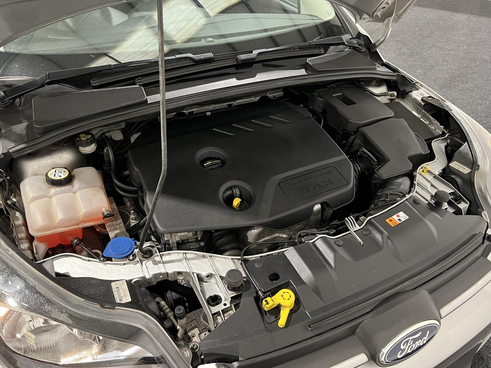 Ford Focus 1.6 TDCi Zetec Hatchback 5dr Diesel Manual Euro 5 (s/s) (115 ps)