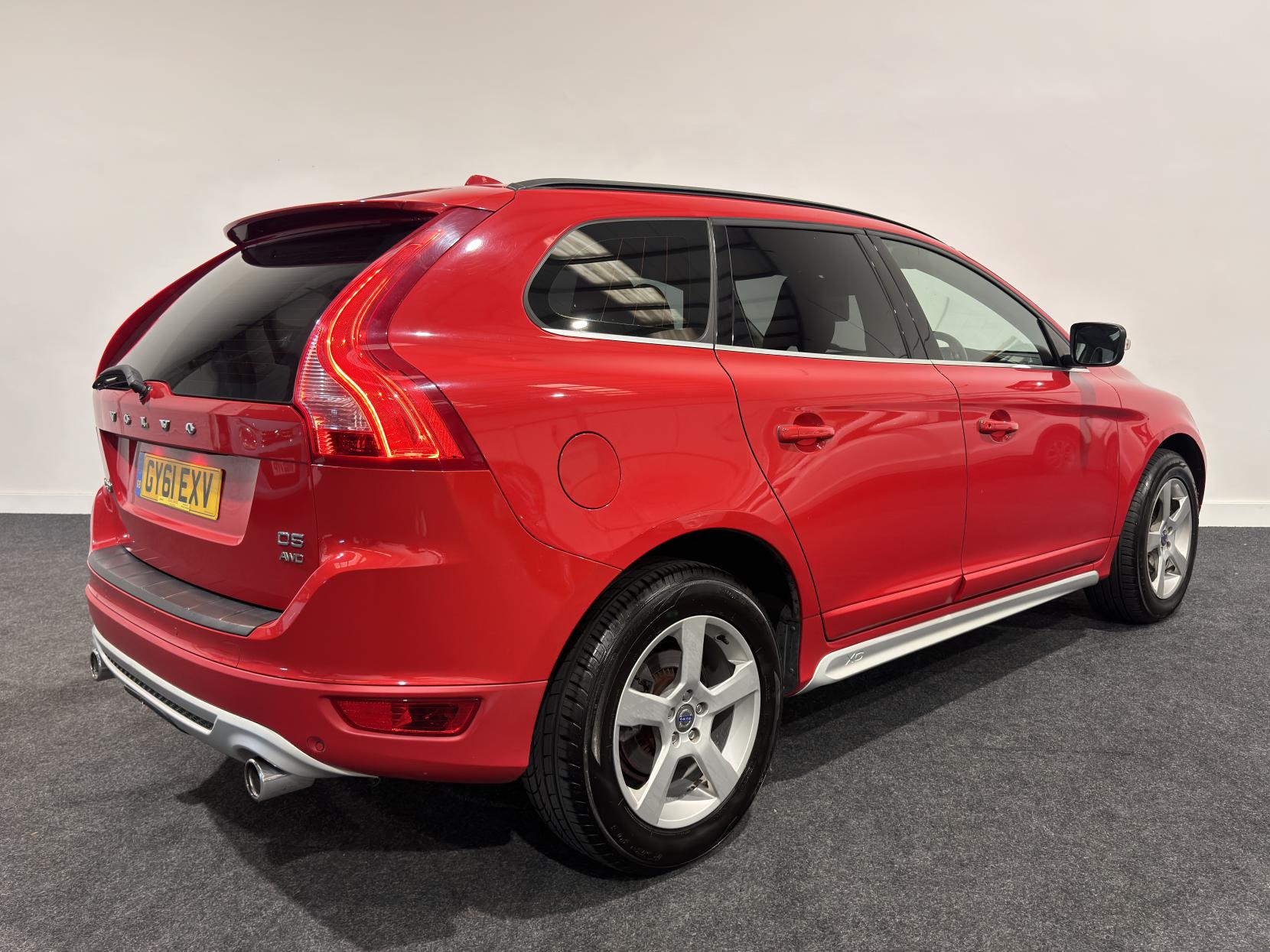 Volvo XC60 2.4 D5 R-Design SUV 5dr Diesel Geartronic AWD Euro 5 (215 ps)