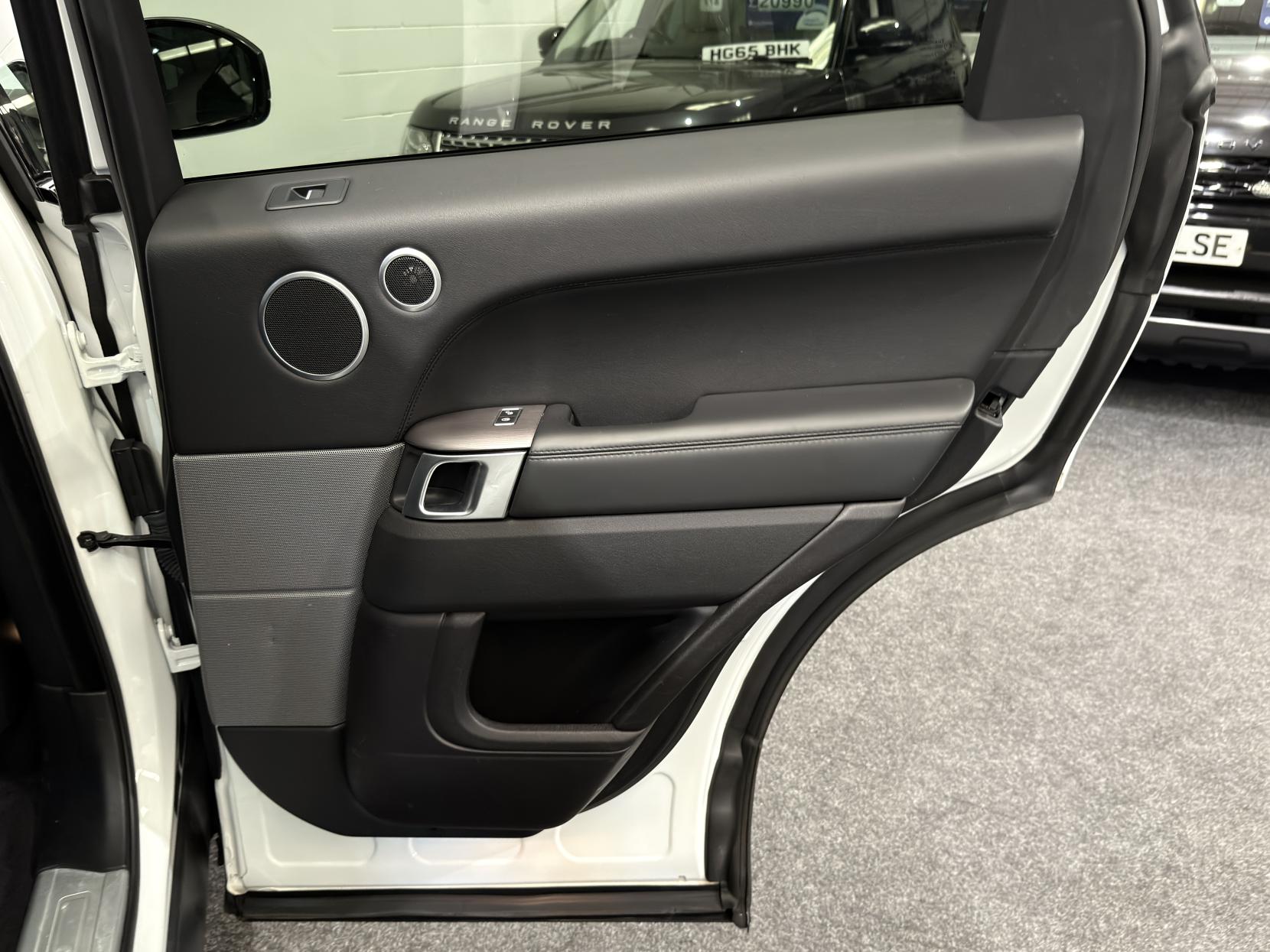 Land Rover Range Rover Sport 3.0 SD V6 HSE SUV 5dr Diesel Auto 4WD Euro 6 (s/s) (306 ps)
