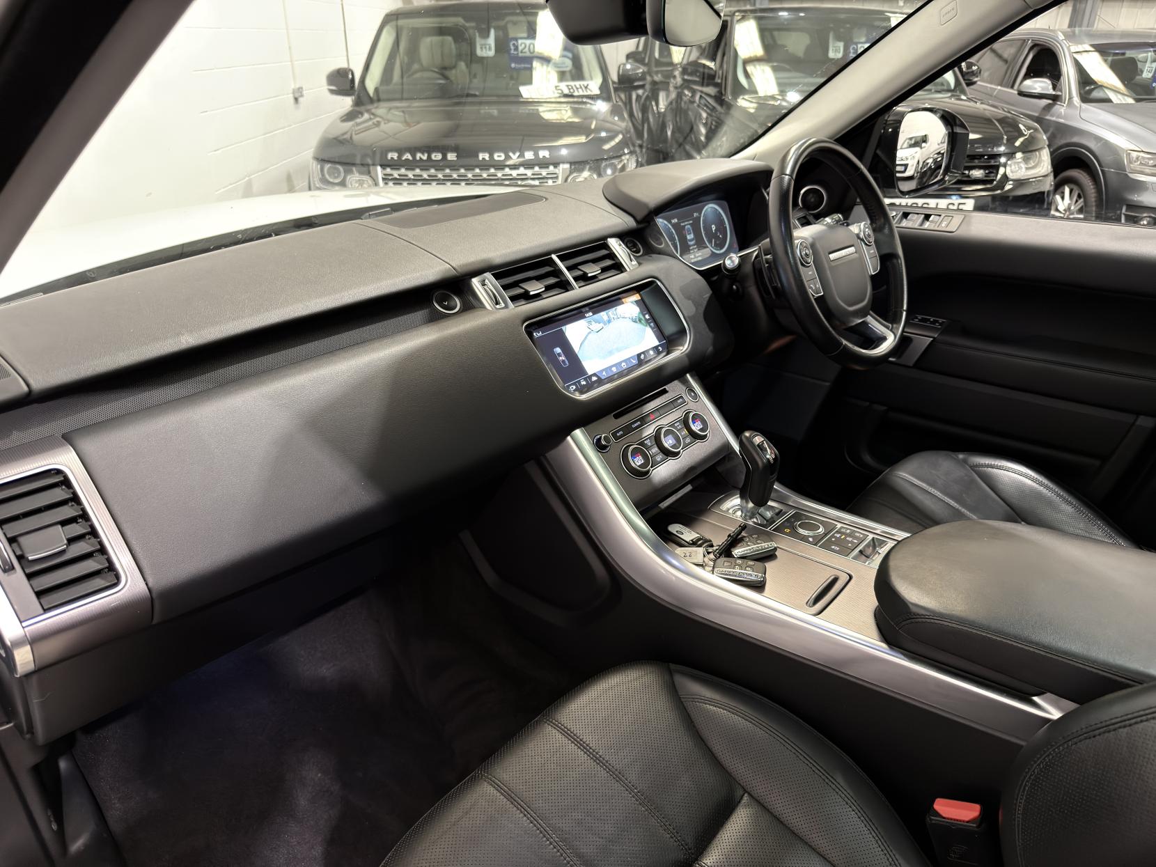 Land Rover Range Rover Sport 3.0 SD V6 HSE SUV 5dr Diesel Auto 4WD Euro 6 (s/s) (306 ps)