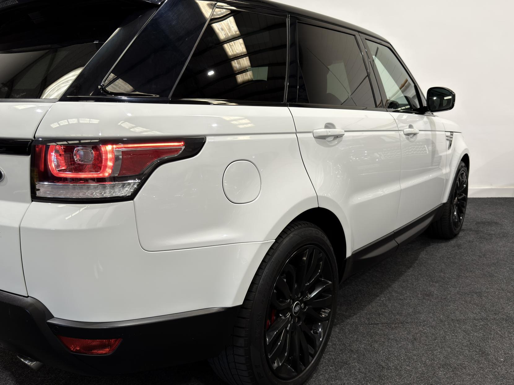 Land Rover Range Rover Sport 3.0 SD V6 HSE SUV 5dr Diesel Auto 4WD Euro 6 (s/s) (306 ps)
