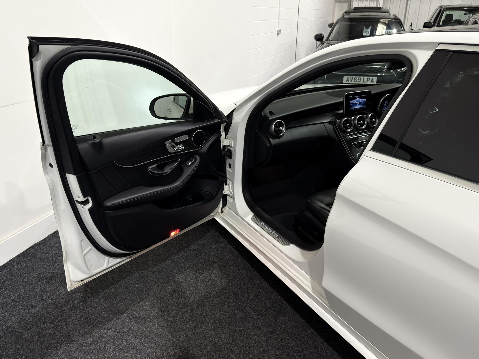 Mercedes-Benz C Class 1.6 C200d AMG Line (Premium) Saloon 4dr Diesel G-Tronic+ Euro 6 (s/s) (136 ps)