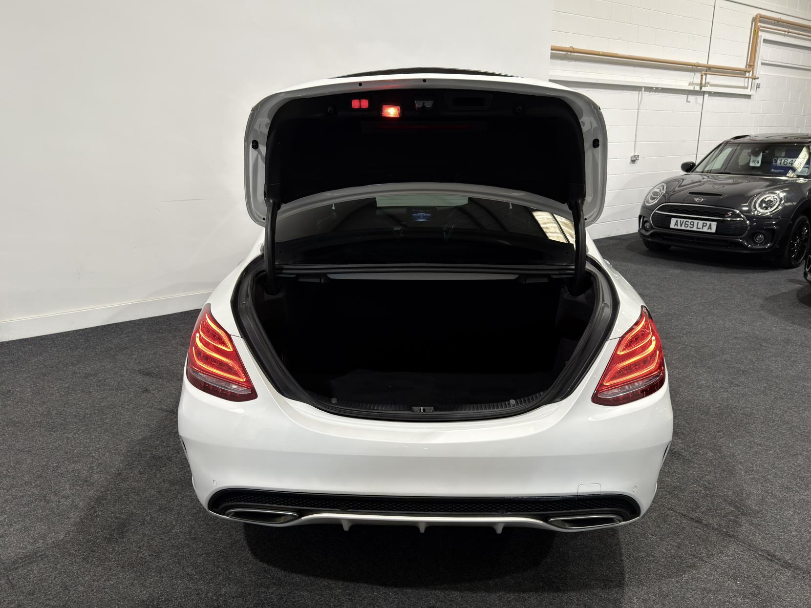Mercedes-Benz C Class 1.6 C200d AMG Line (Premium) Saloon 4dr Diesel G-Tronic+ Euro 6 (s/s) (136 ps)