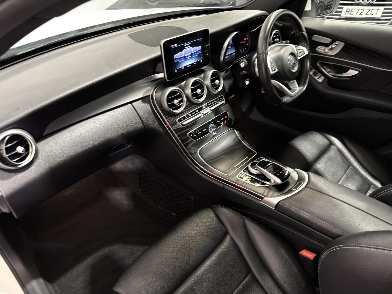 Mercedes-Benz C Class 1.6 C200d AMG Line (Premium) Saloon 4dr Diesel G-Tronic+ Euro 6 (s/s) (136 ps)