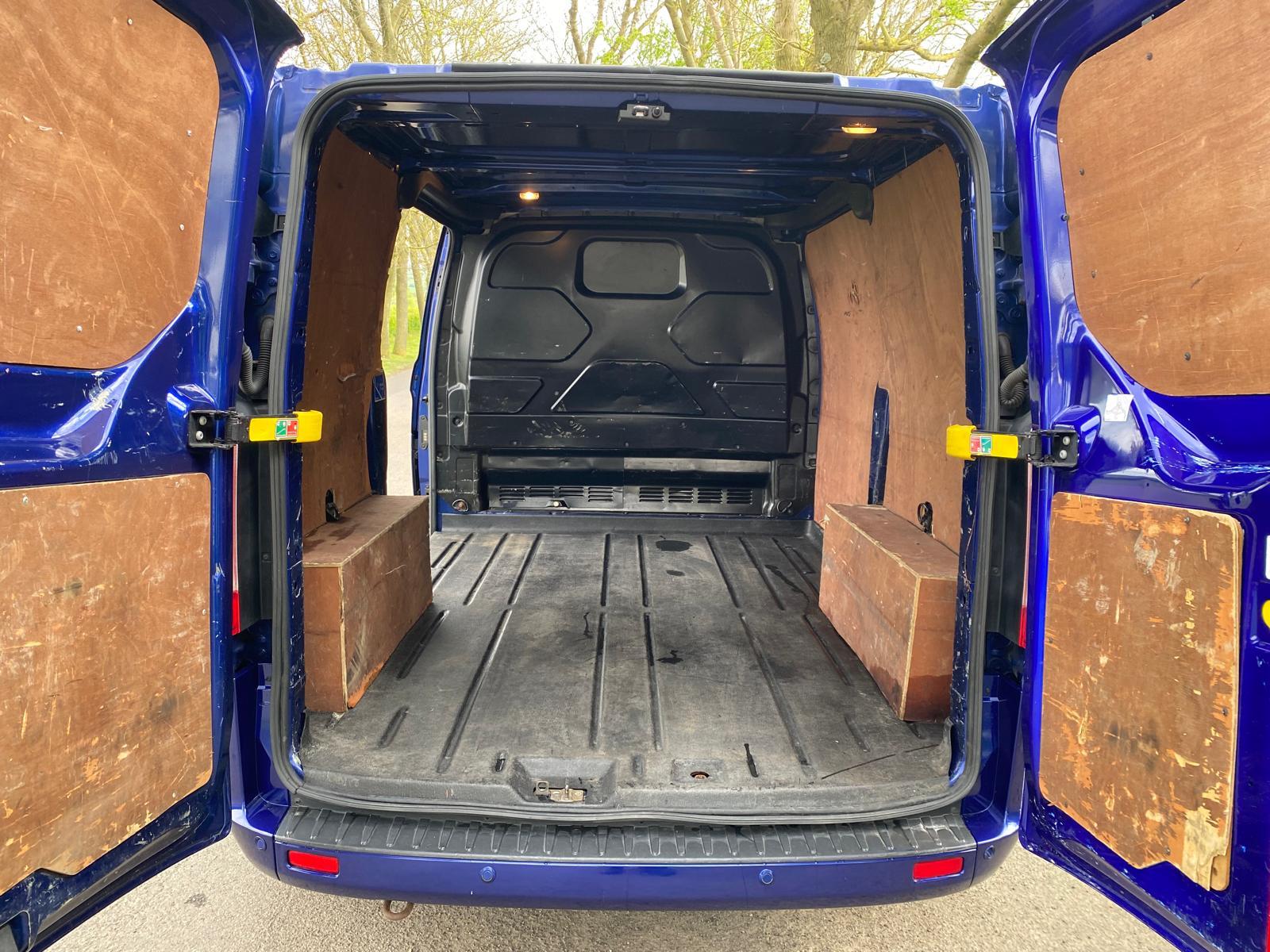 Ford Transit Custom 2.0 TDCi 270 Limited Panel Van 5dr Diesel Manual L1 H1 (157 g/km, 128 bhp)