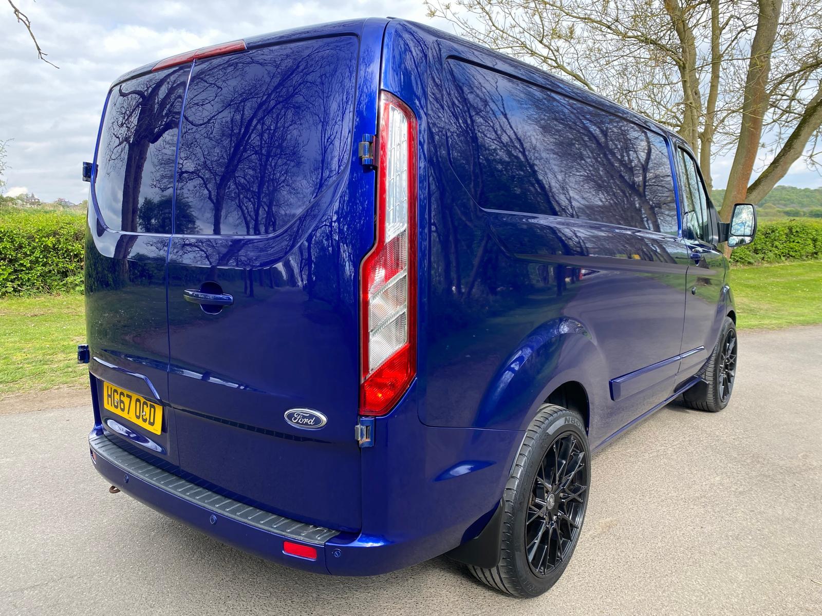 Ford Transit Custom 2.0 TDCi 270 Limited Panel Van 5dr Diesel Manual L1 H1 (157 g/km, 128 bhp)