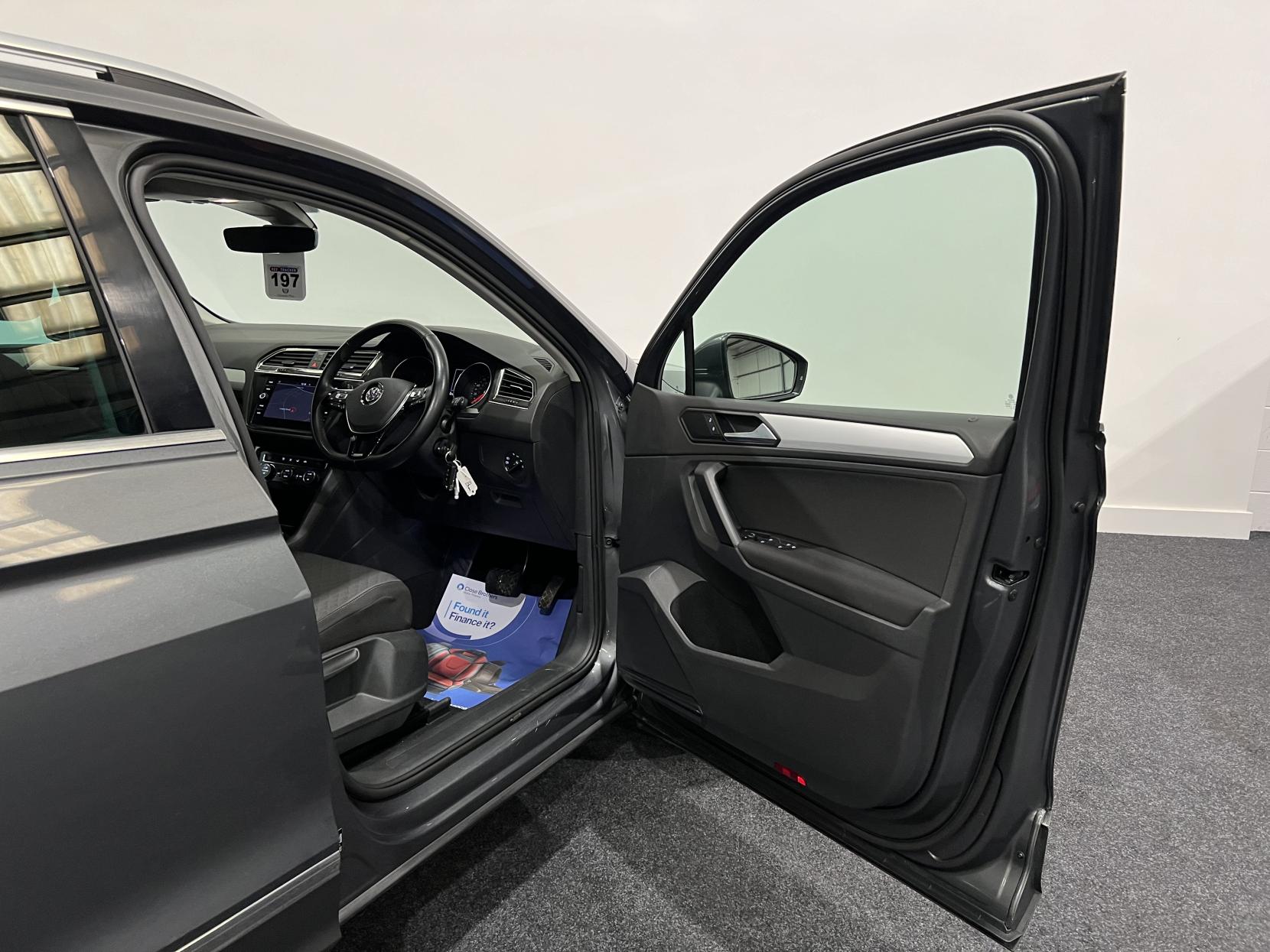 Volkswagen Tiguan 2.0 TDI SE Navigation SUV 5dr Diesel DSG 4Motion Euro 6 (s/s) (150 ps)