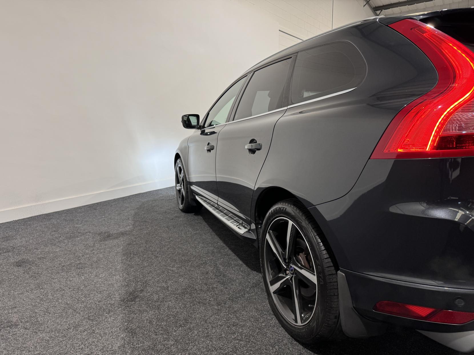 Volvo XC60 3.0 T6 R-Design Lux Nav SUV 5dr Petrol Geartronic AWD Euro 5 (304 ps)