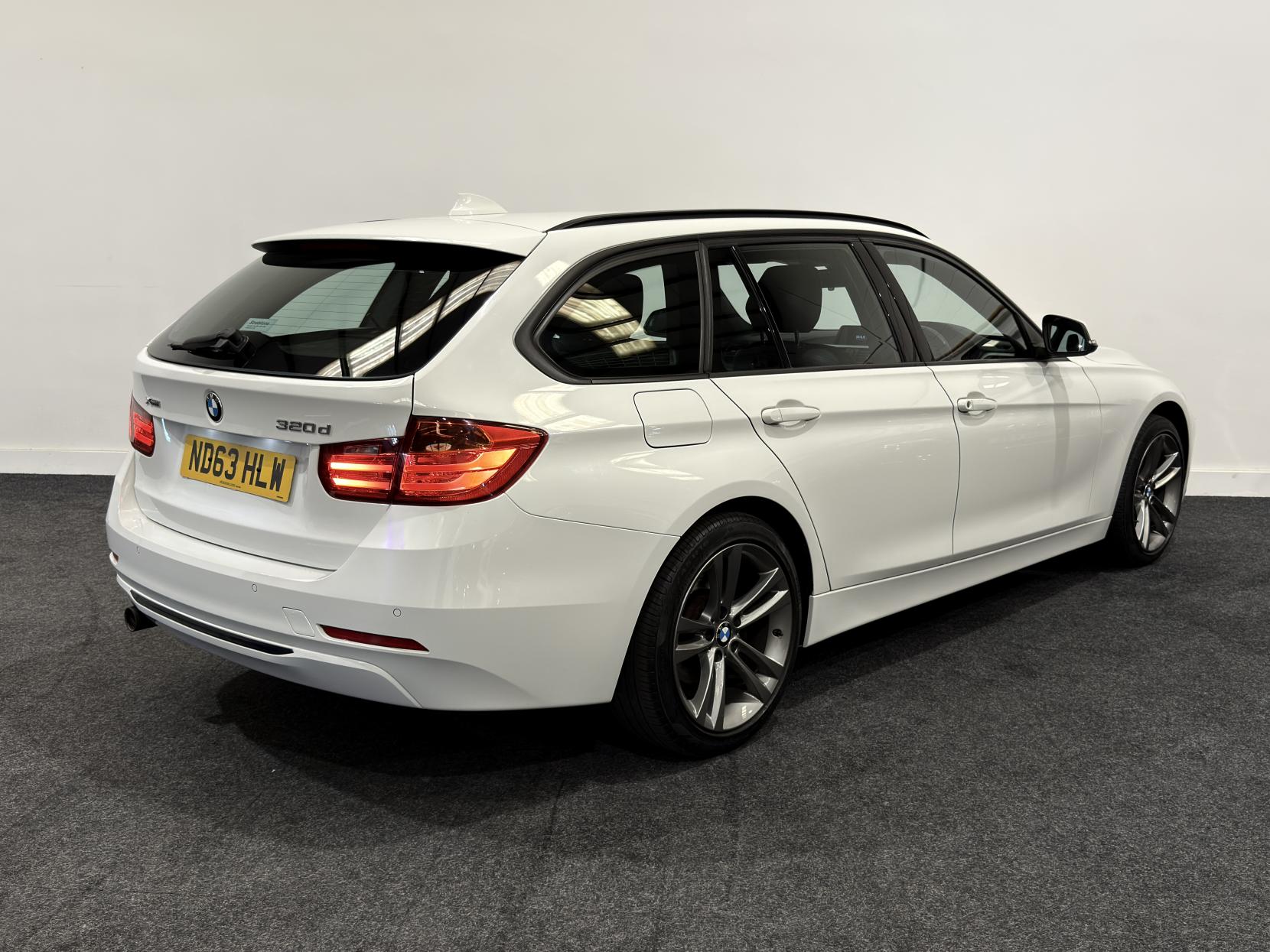 BMW 3 Series 2.0 320d Sport Touring 5dr Diesel Manual xDrive Euro 5 (s/s) (184 ps)