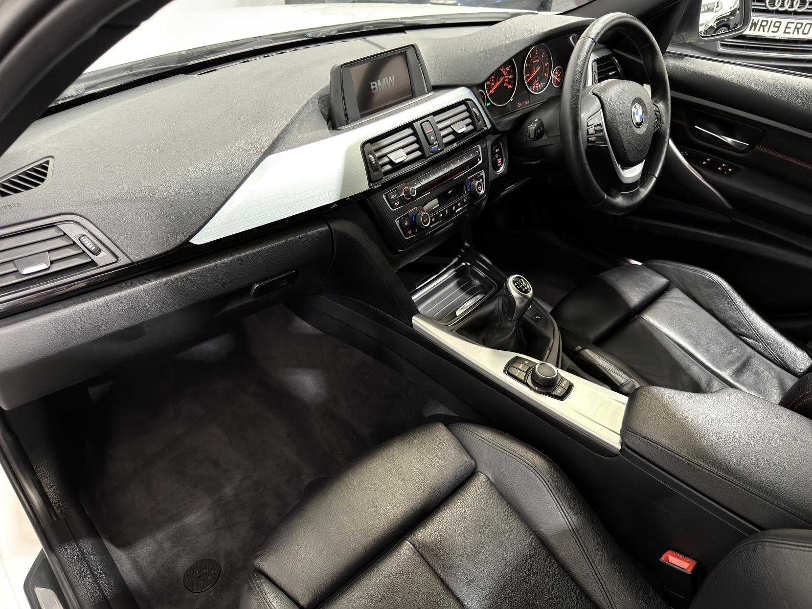 BMW 3 Series 2.0 320d Sport Touring 5dr Diesel Manual xDrive Euro 5 (s/s) (184 ps)