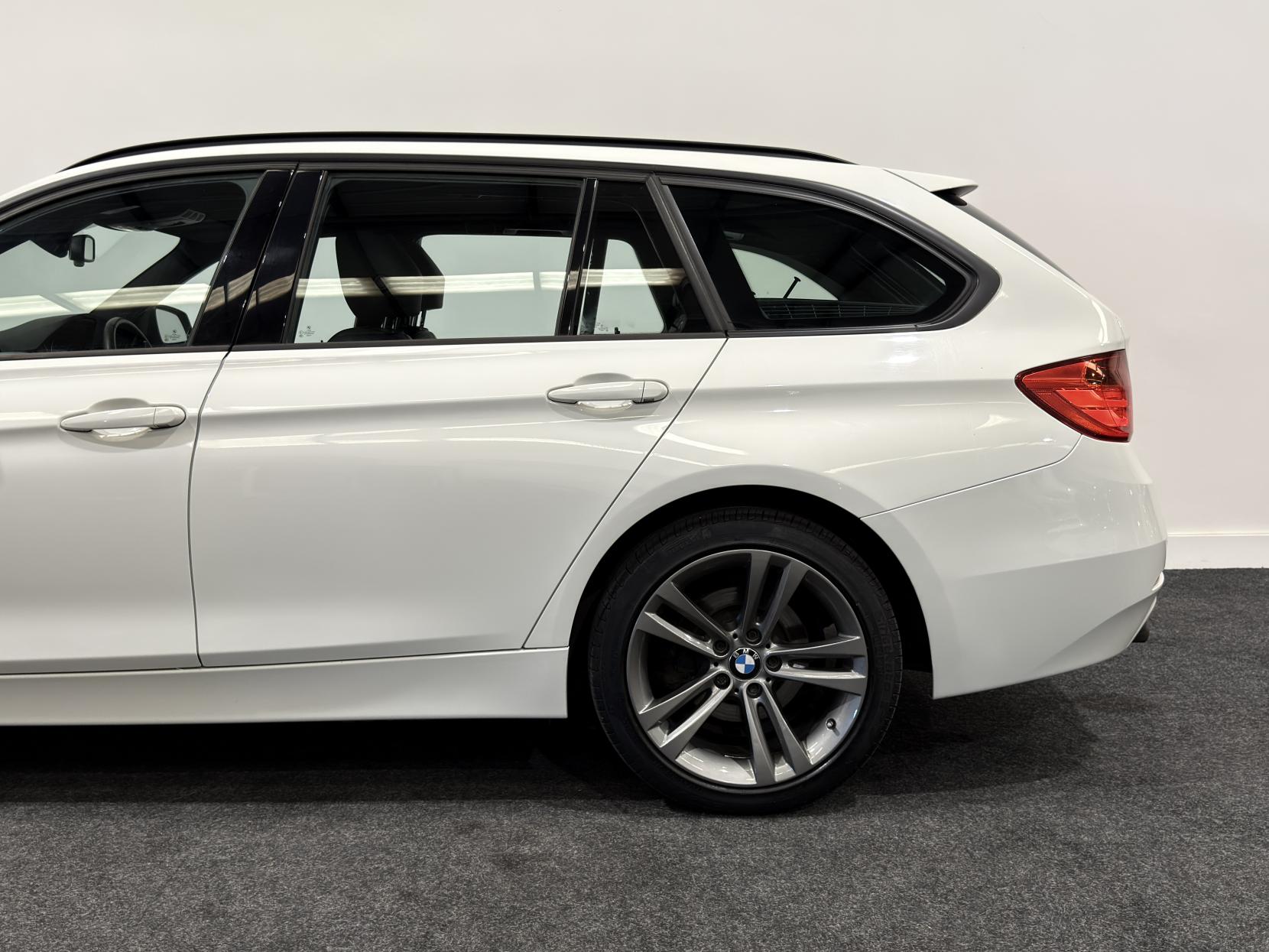 BMW 3 Series 2.0 320d Sport Touring 5dr Diesel Manual xDrive Euro 5 (s/s) (184 ps)