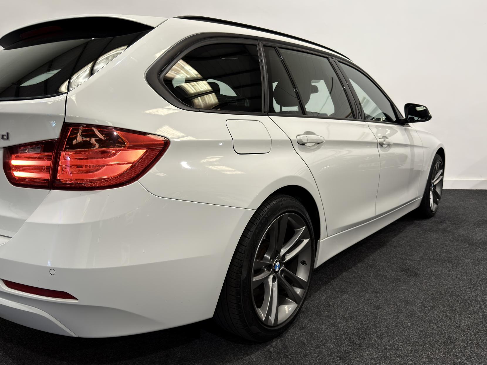 BMW 3 Series 2.0 320d Sport Touring 5dr Diesel Manual xDrive Euro 5 (s/s) (184 ps)