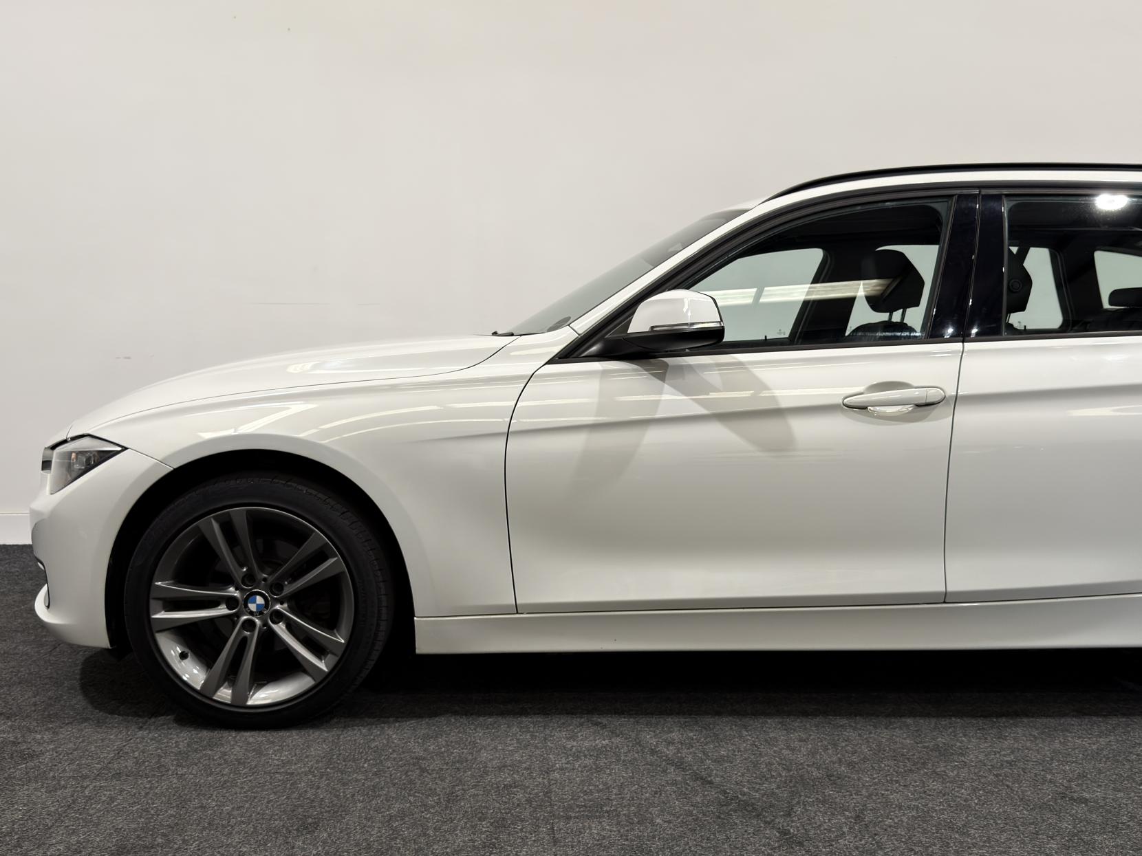 BMW 3 Series 2.0 320d Sport Touring 5dr Diesel Manual xDrive Euro 5 (s/s) (184 ps)