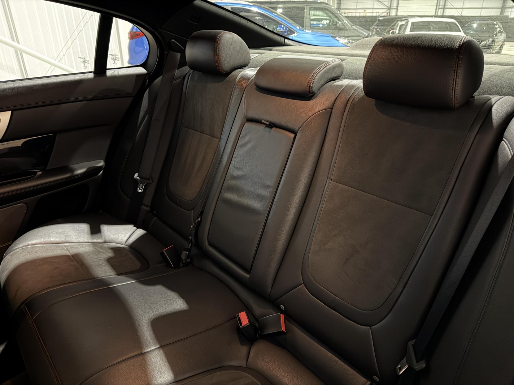 Jaguar XF 2.2d R-Sport Saloon 4dr Diesel Auto Euro 5 (s/s) (200 ps)