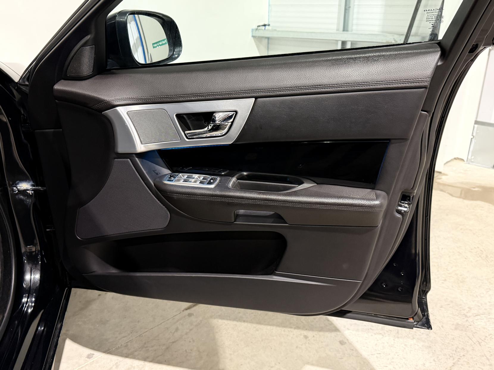 Jaguar XF 2.2d R-Sport Saloon 4dr Diesel Auto Euro 5 (s/s) (200 ps)