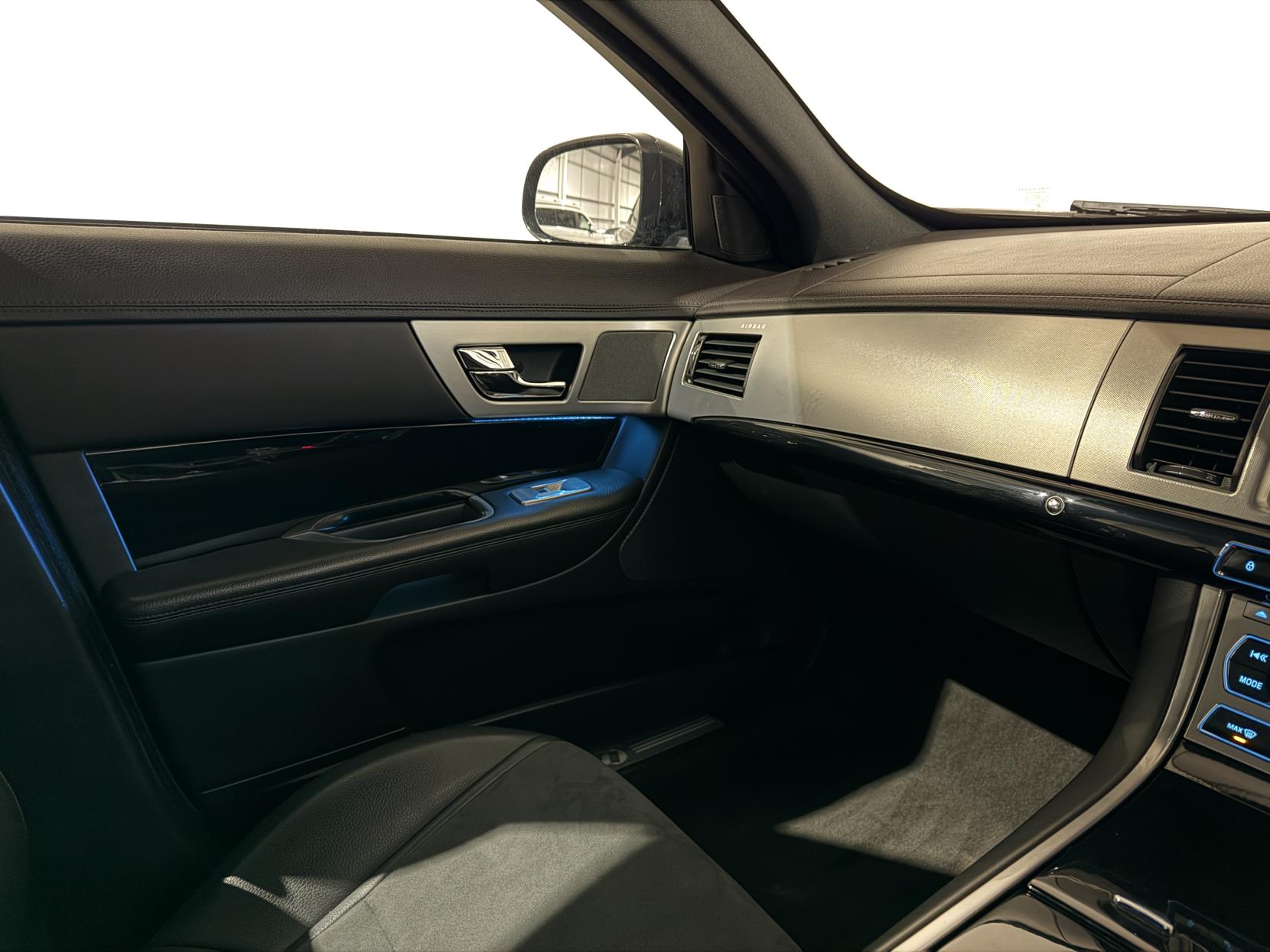 Jaguar XF 2.2d R-Sport Saloon 4dr Diesel Auto Euro 5 (s/s) (200 ps)