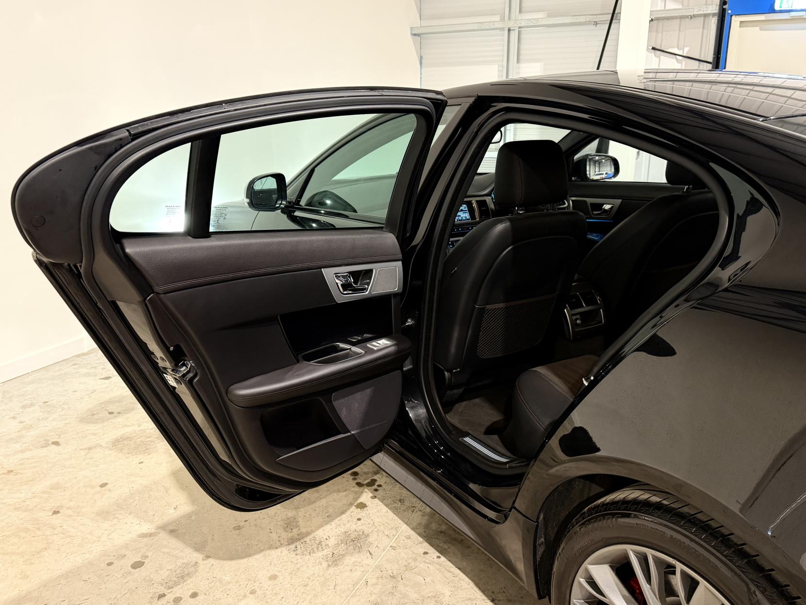 Jaguar XF 2.2d R-Sport Saloon 4dr Diesel Auto Euro 5 (s/s) (200 ps)