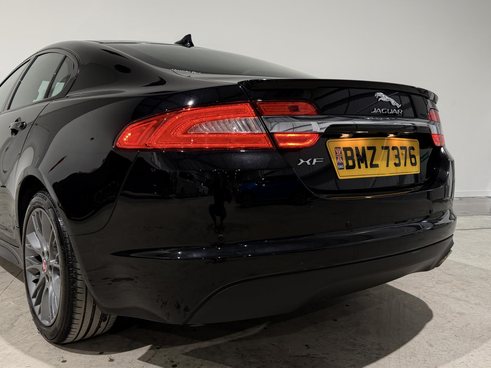 Jaguar XF 2.2d R-Sport Saloon 4dr Diesel Auto Euro 5 (s/s) (200 ps)