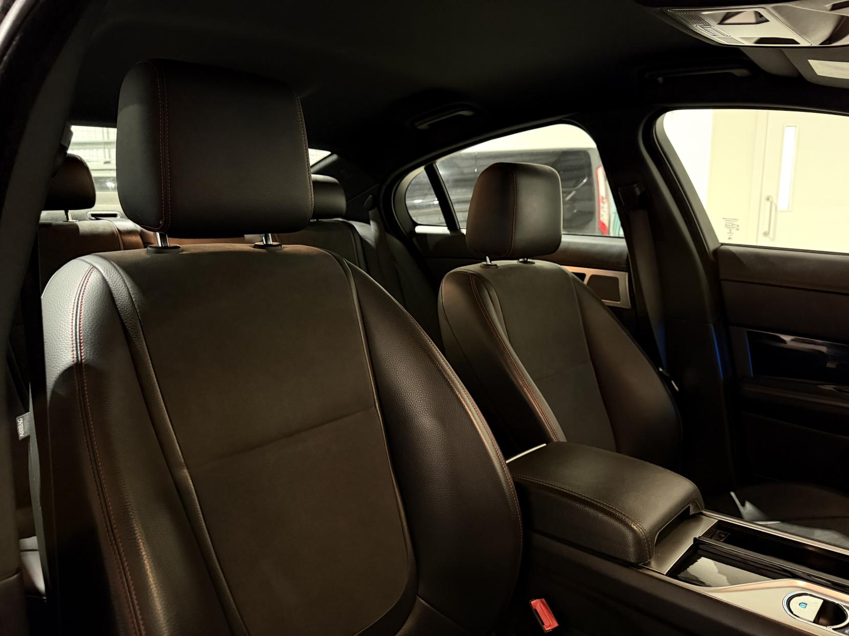 Jaguar XF 2.2d R-Sport Saloon 4dr Diesel Auto Euro 5 (s/s) (200 ps)