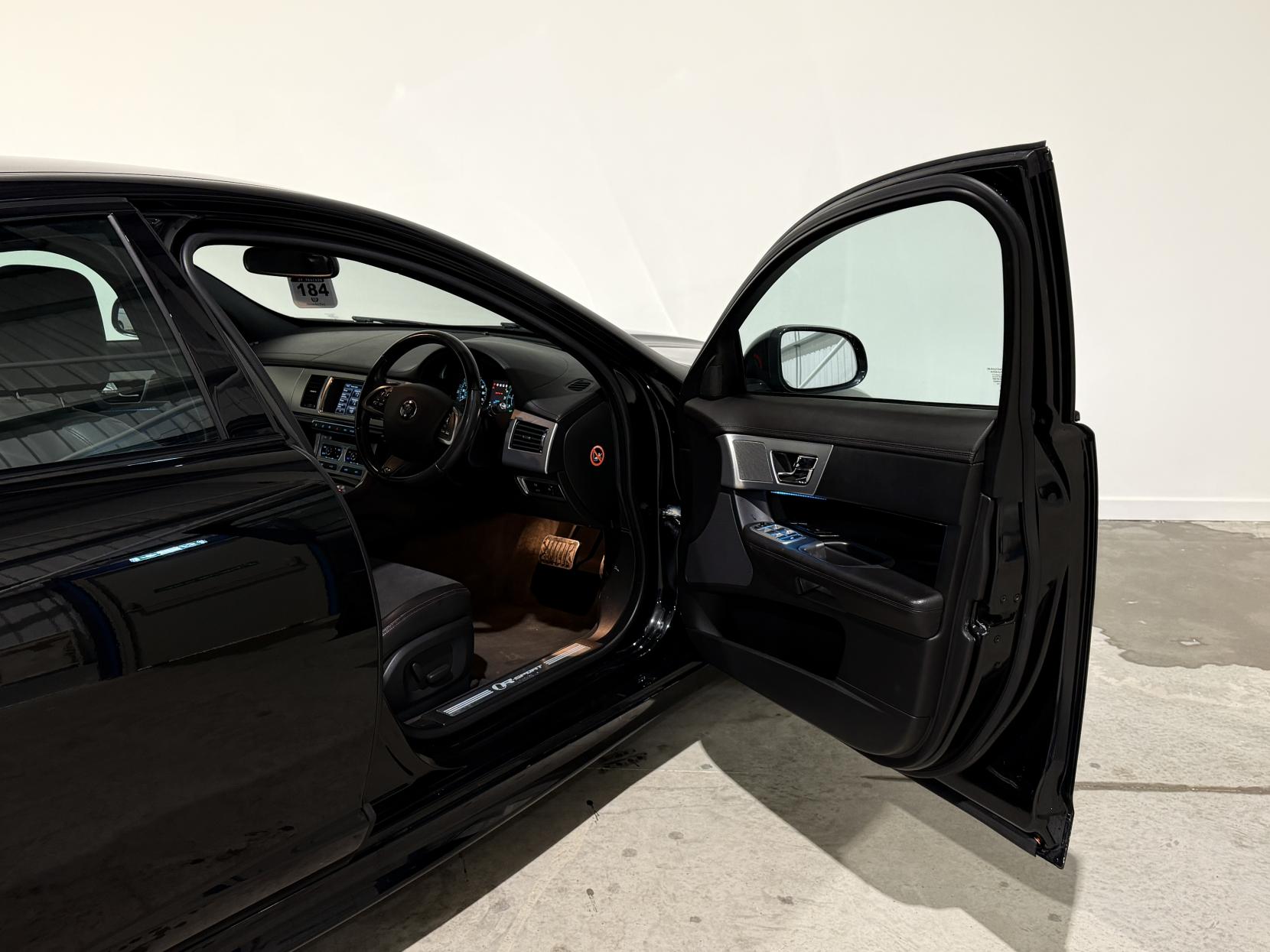 Jaguar XF 2.2d R-Sport Saloon 4dr Diesel Auto Euro 5 (s/s) (200 ps)