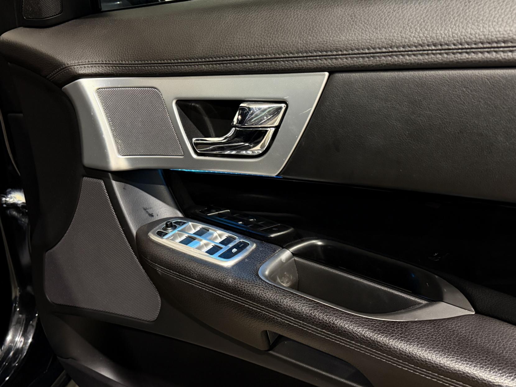 Jaguar XF 2.2d R-Sport Saloon 4dr Diesel Auto Euro 5 (s/s) (200 ps)