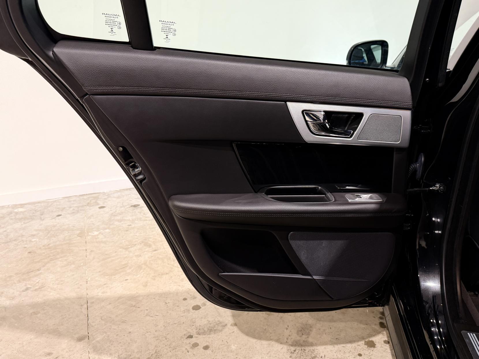 Jaguar XF 2.2d R-Sport Saloon 4dr Diesel Auto Euro 5 (s/s) (200 ps)