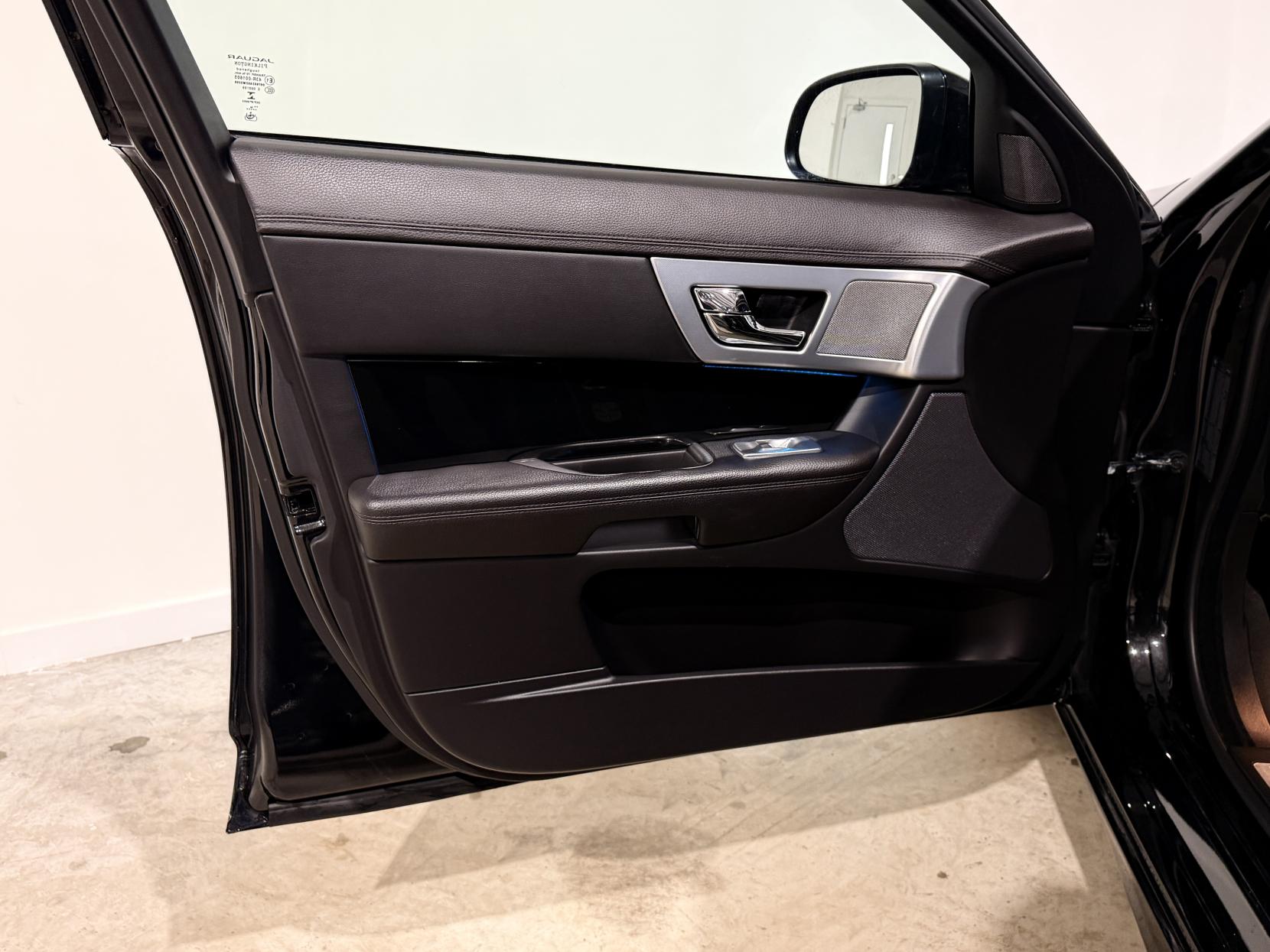 Jaguar XF 2.2d R-Sport Saloon 4dr Diesel Auto Euro 5 (s/s) (200 ps)