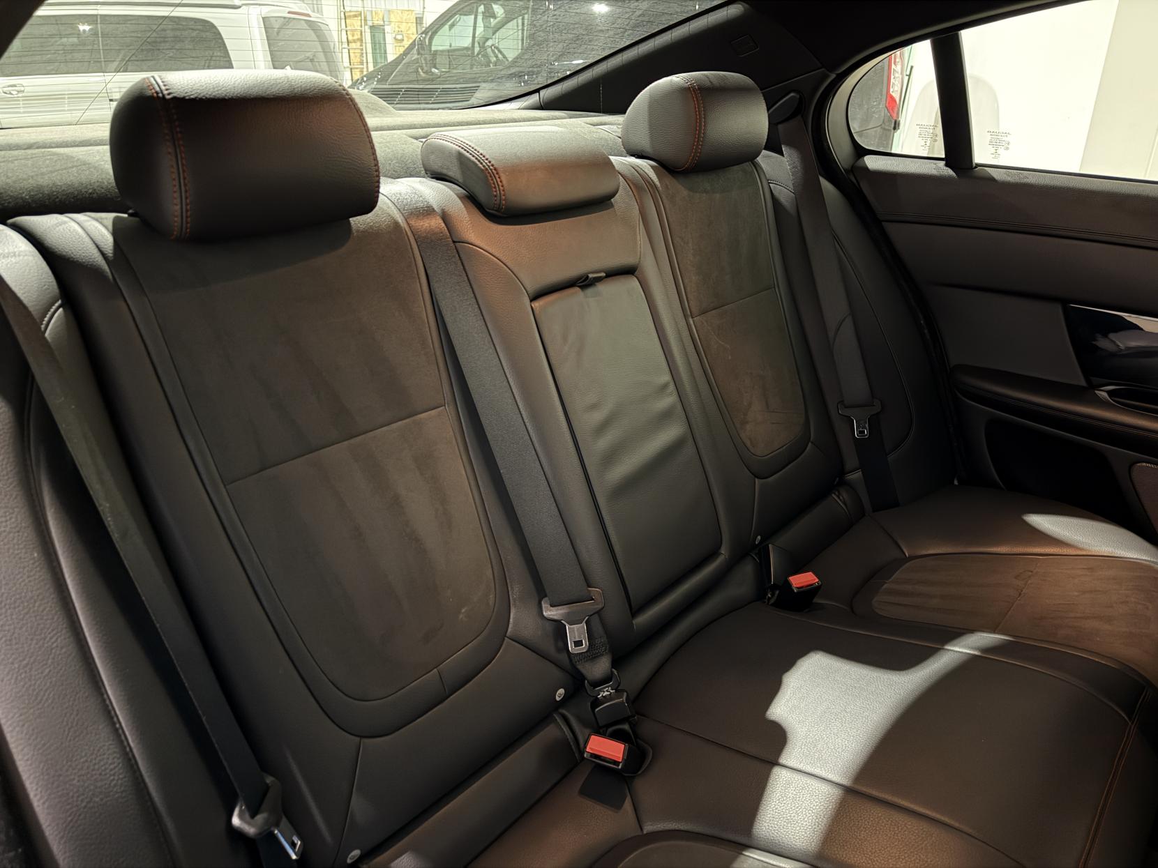 Jaguar XF 2.2d R-Sport Saloon 4dr Diesel Auto Euro 5 (s/s) (200 ps)