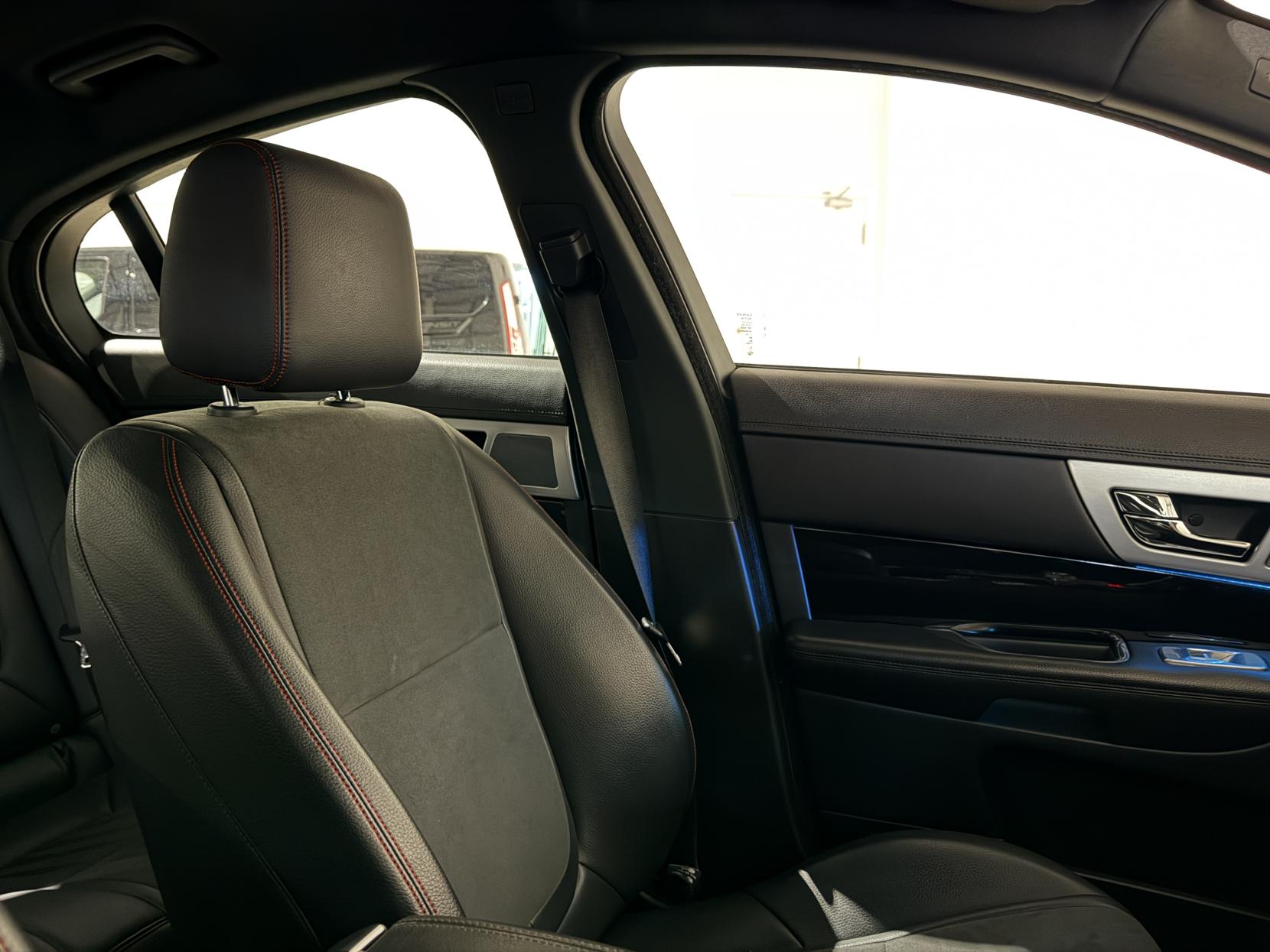 Jaguar XF 2.2d R-Sport Saloon 4dr Diesel Auto Euro 5 (s/s) (200 ps)