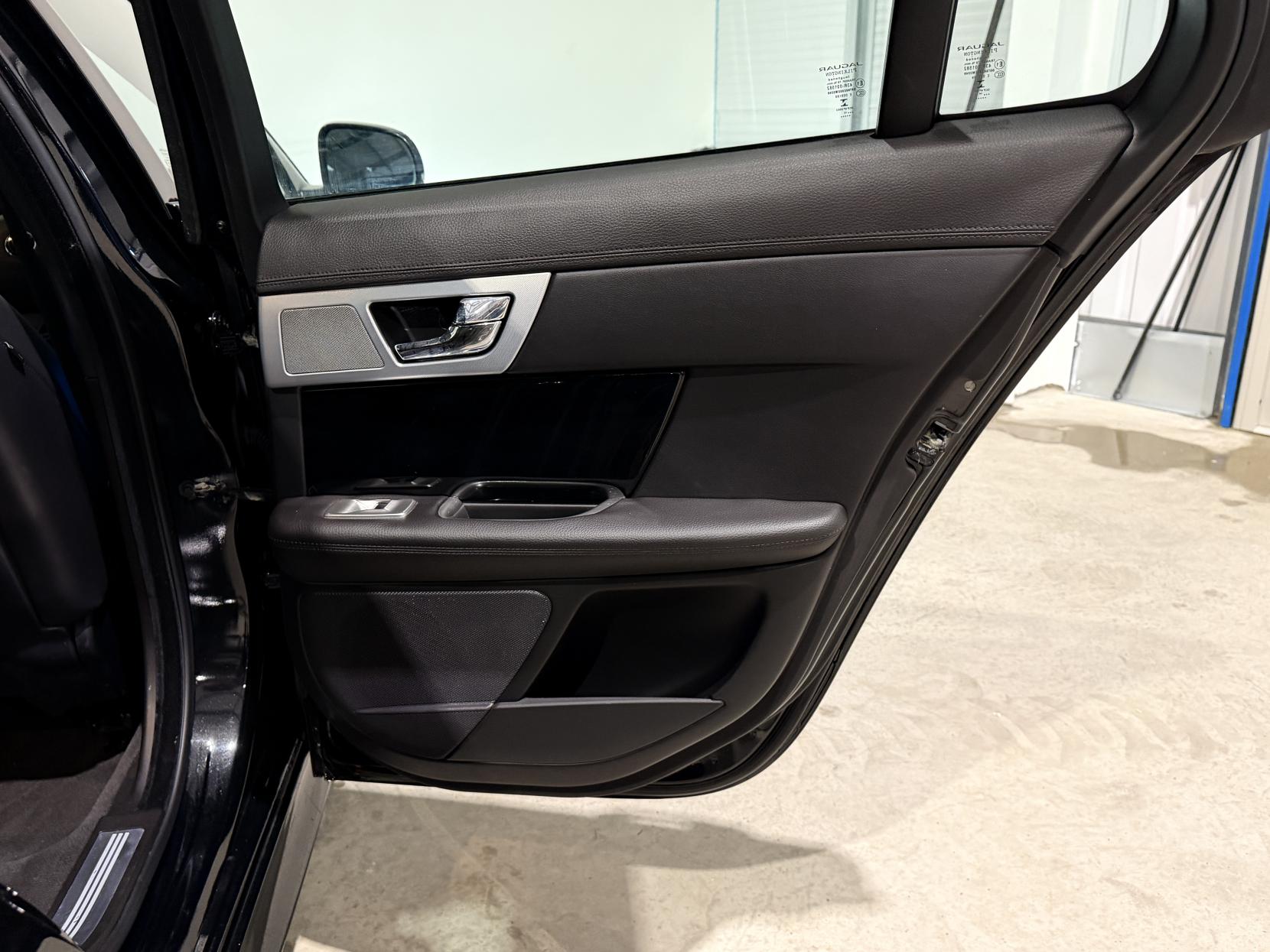 Jaguar XF 2.2d R-Sport Saloon 4dr Diesel Auto Euro 5 (s/s) (200 ps)