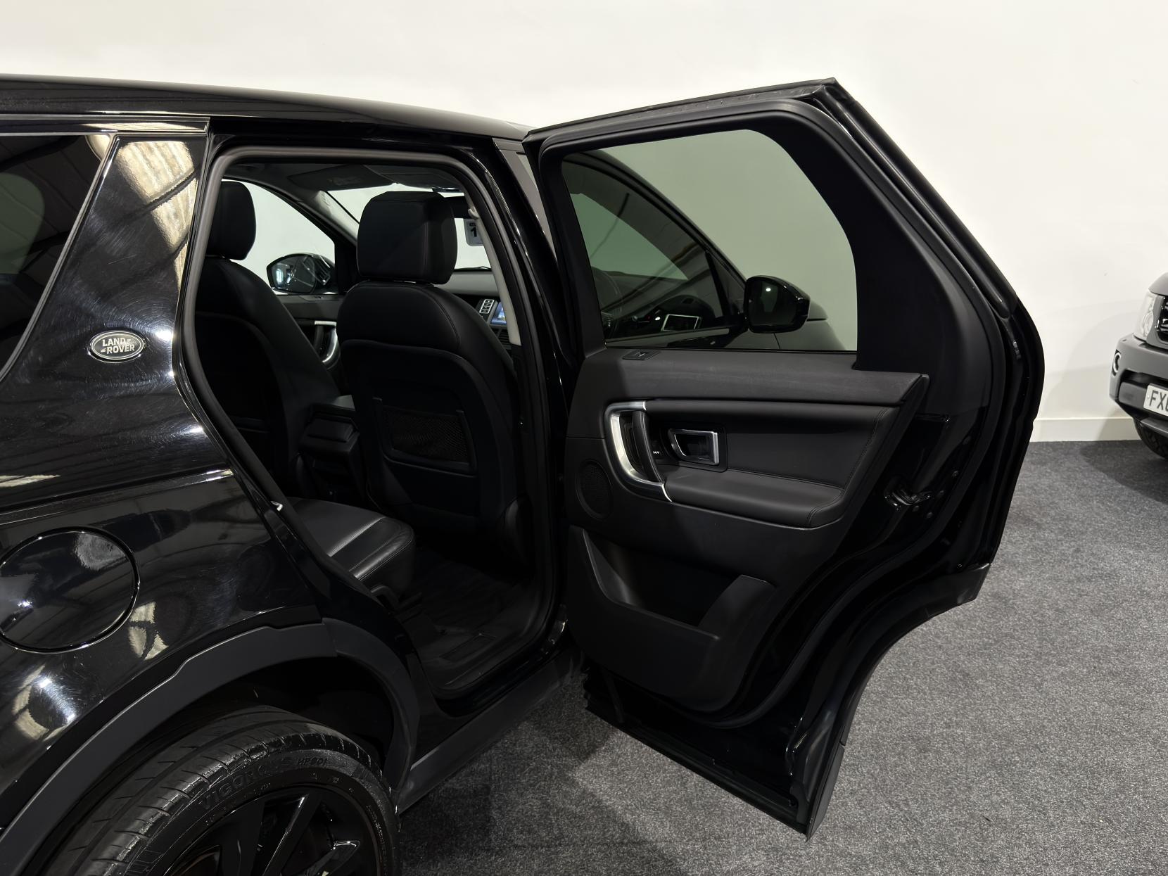 Land Rover Discovery Sport 2.0 TD4 HSE Black SUV 5dr Diesel Auto 4WD Euro 6 (s/s) (180 ps)