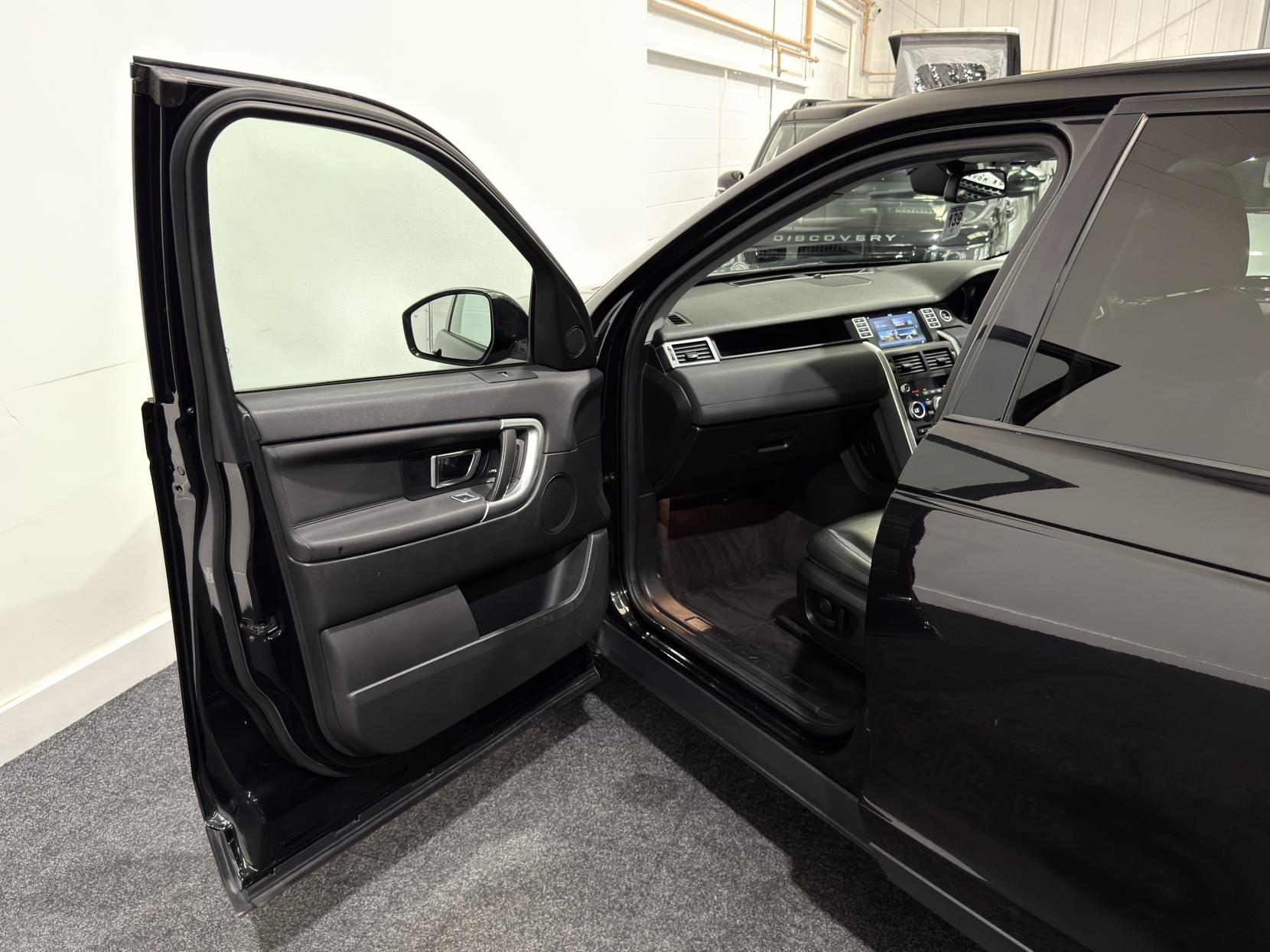 Land Rover Discovery Sport 2.0 TD4 HSE Black SUV 5dr Diesel Auto 4WD Euro 6 (s/s) (180 ps)